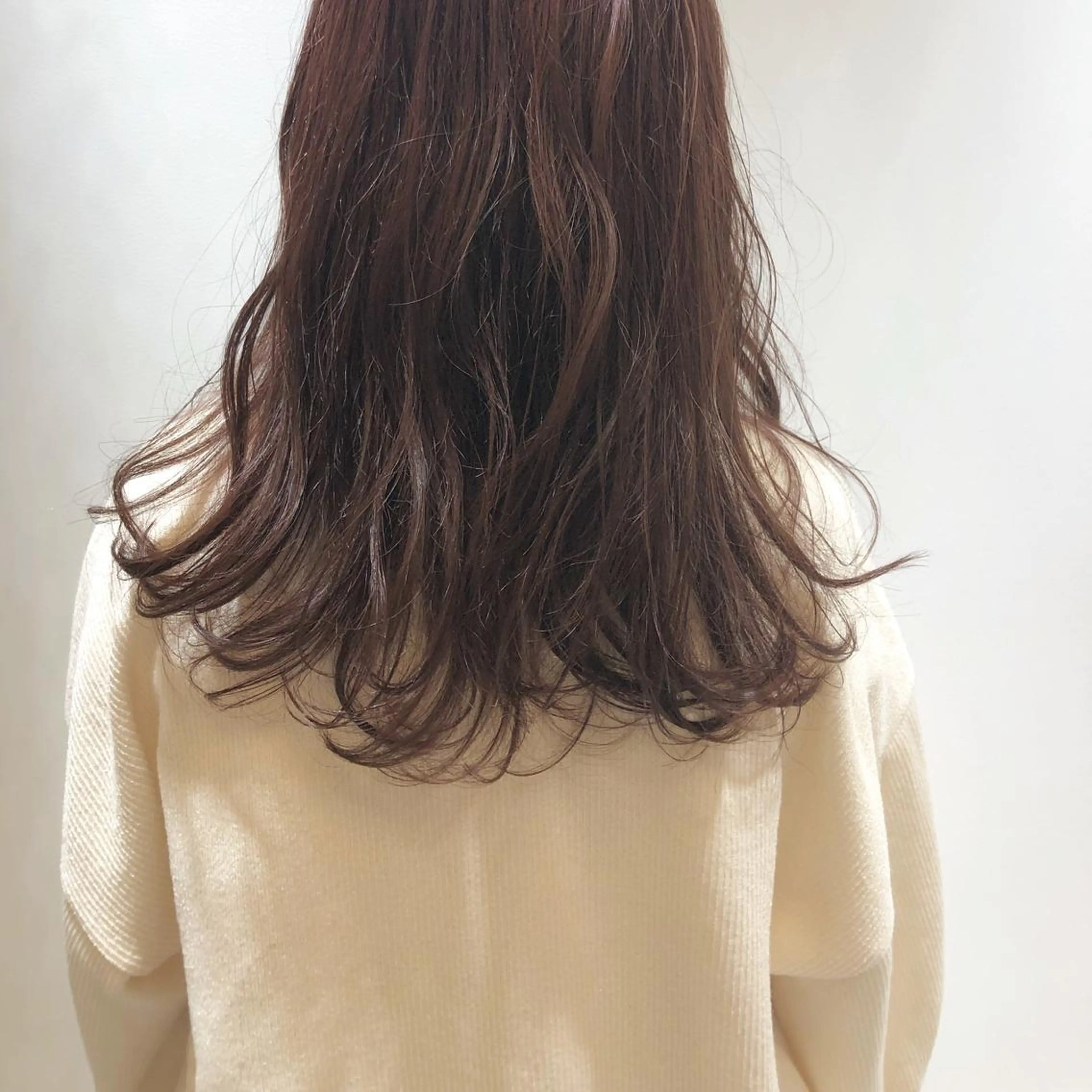 セミロング カラー ピンクカラー カット ヘアカラー 江原 彩華のヘアスタイル