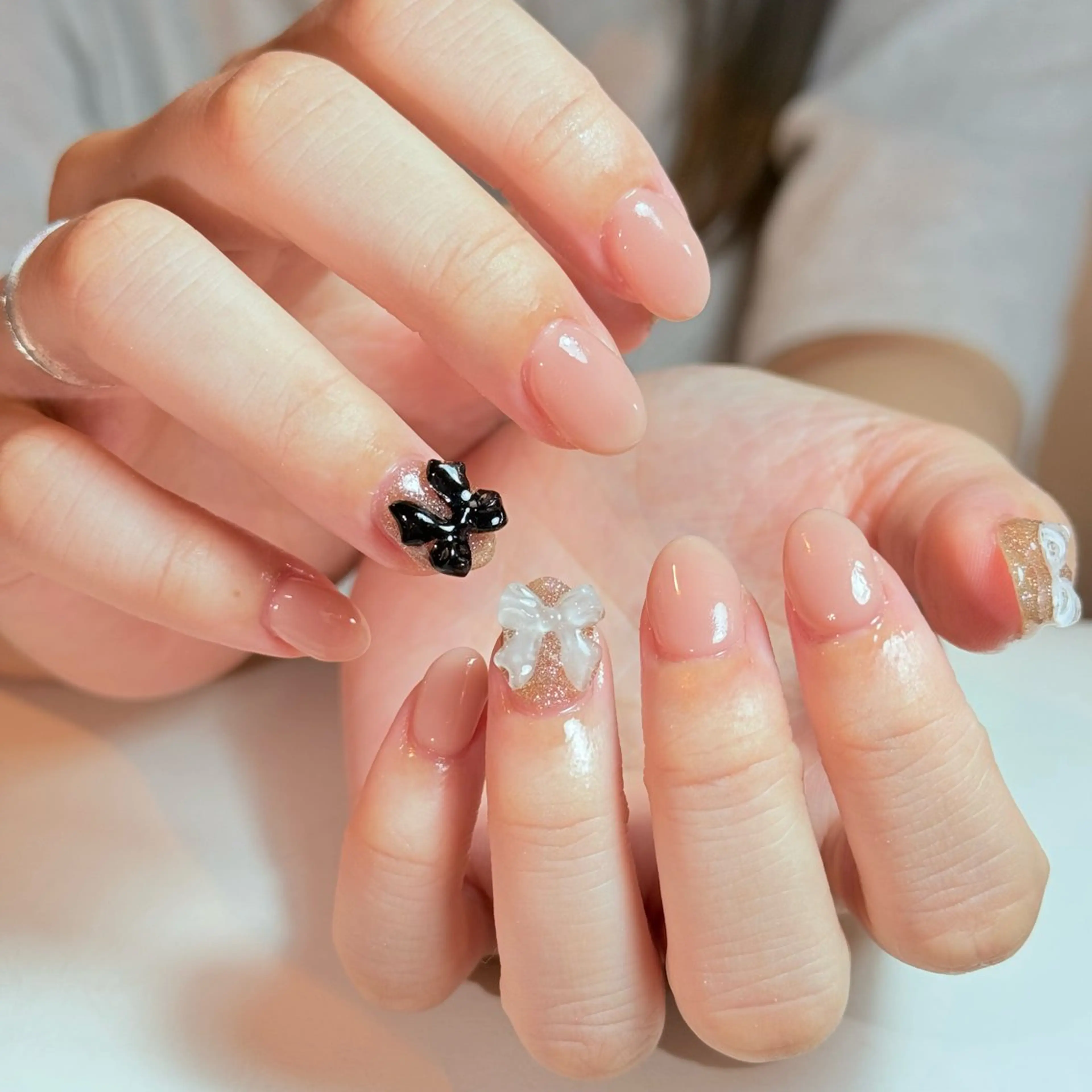 ネイル チークネイル フレンチネイル グラデーション キラキラネイル 韓国ネイル ハンドネイル Risa_ Nailのネイルデザイン