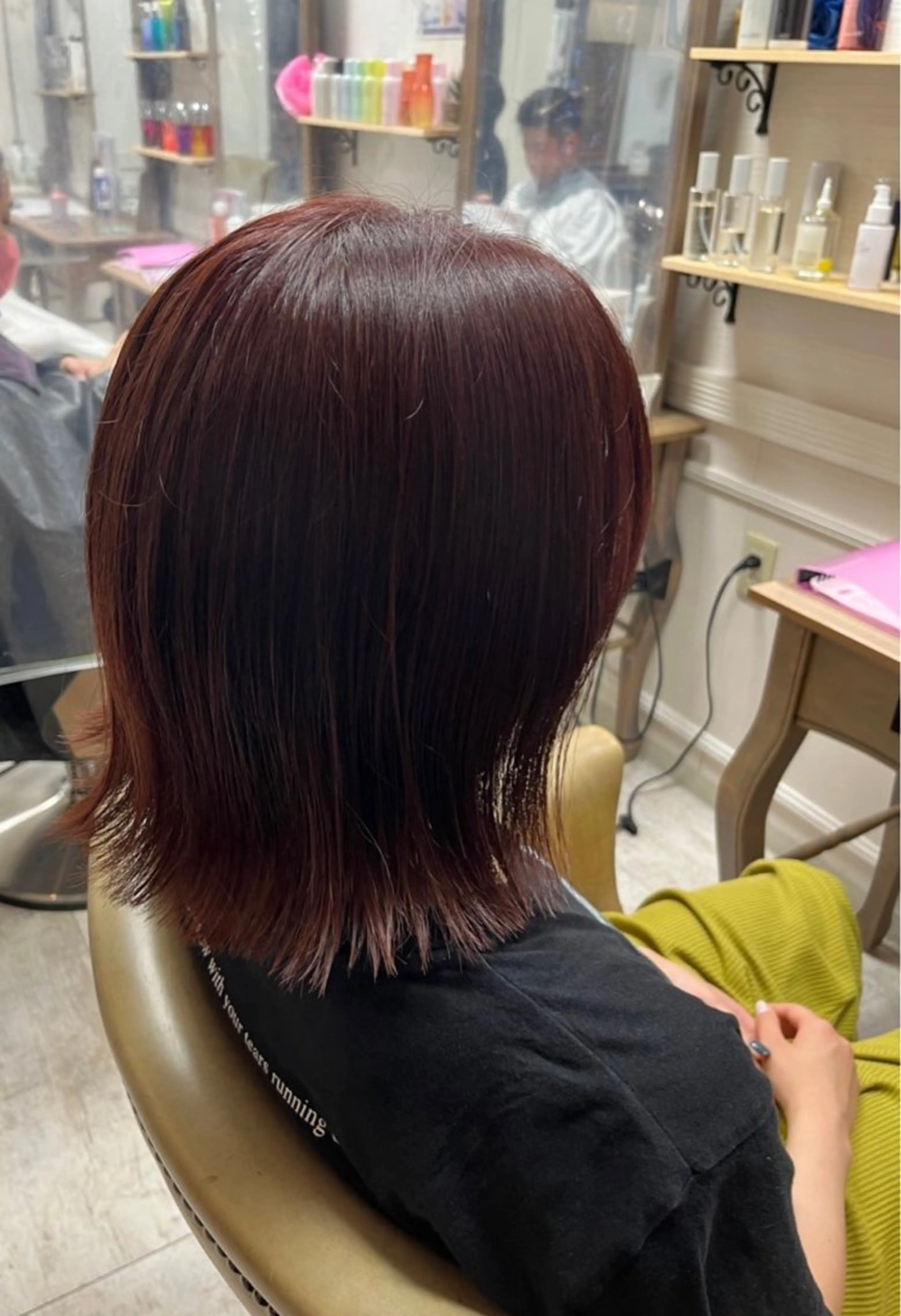 セミロング カラー ブラウンカラー ピンクカラー ピンクブラウン ボブ 外ハネヘア 中村 由布紀のヘアスタイル