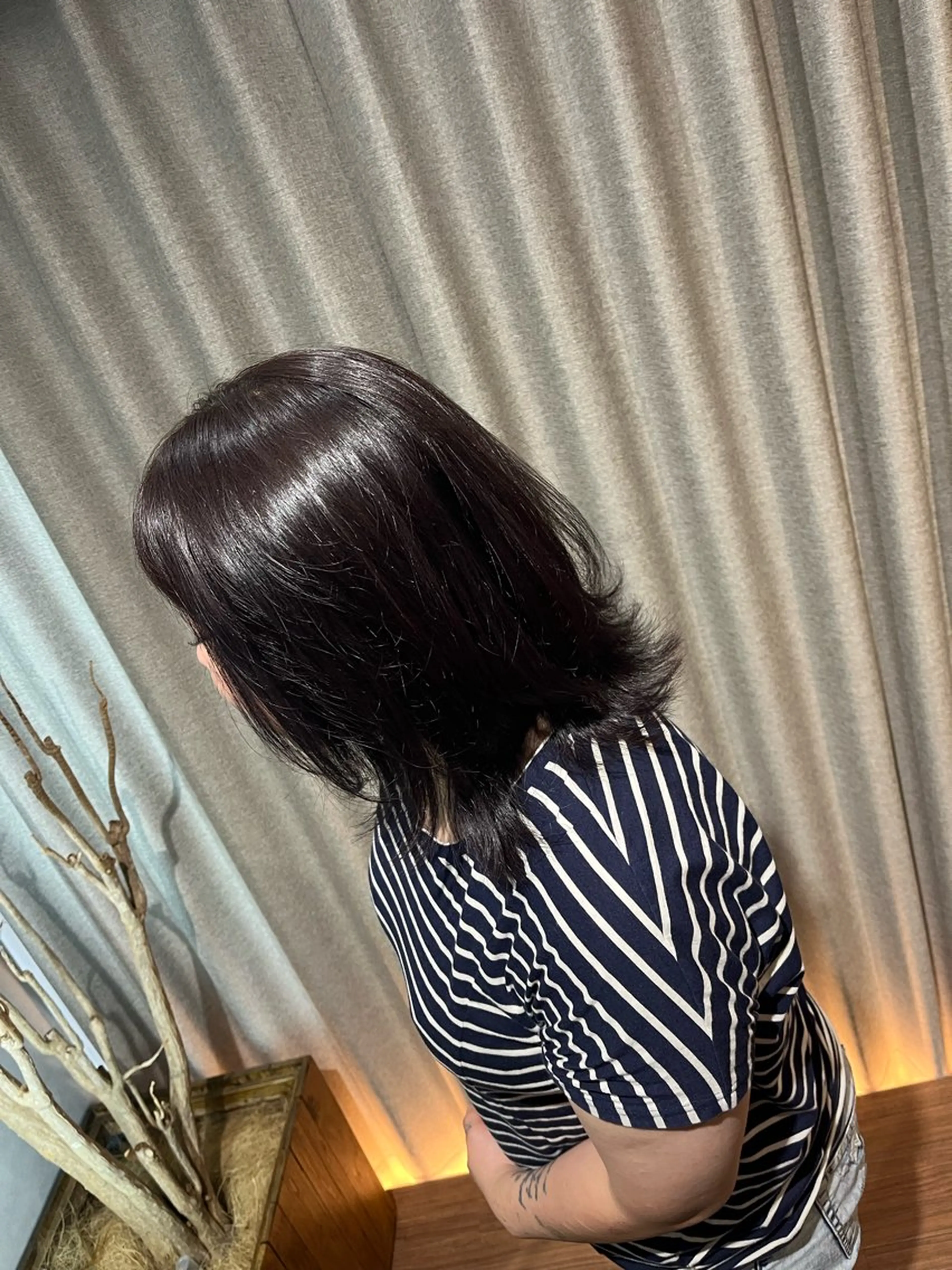 ミディアム カラー ブリーチ イルミナカラー ブリーチなしカラー ヘアカラー トリートメント 岩田 実那のヘアスタイル