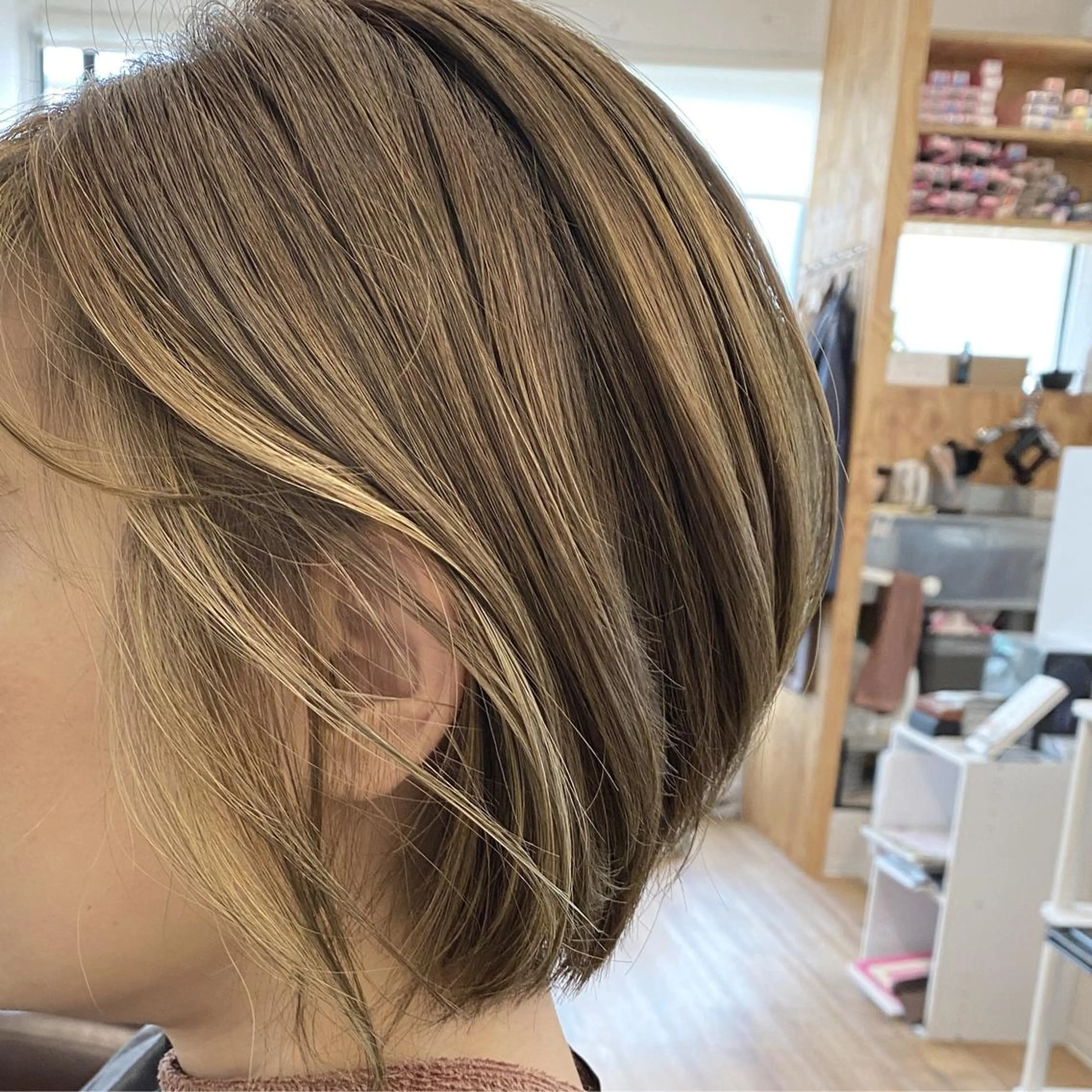 ショート カラー ミストバング  フェイスフレーミング ブリーチカラー 美髪矯正takaraのヘアスタイル