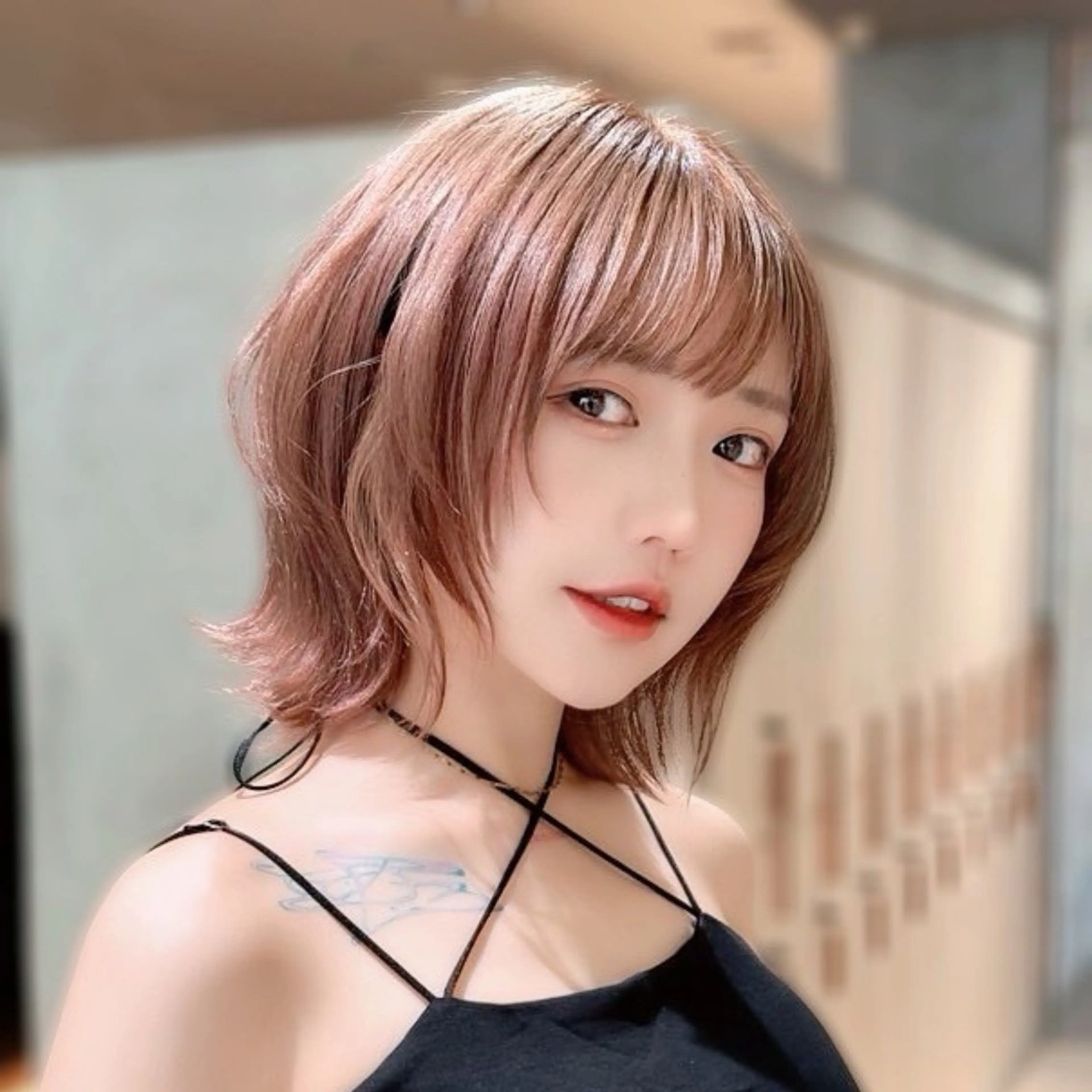 ショート カラー ボブレイヤー ブリーチ ピンクカラー ボブ レイヤーカット 縮毛￤ボブ￤艶カラー 💖今井 伶のヘアスタイル