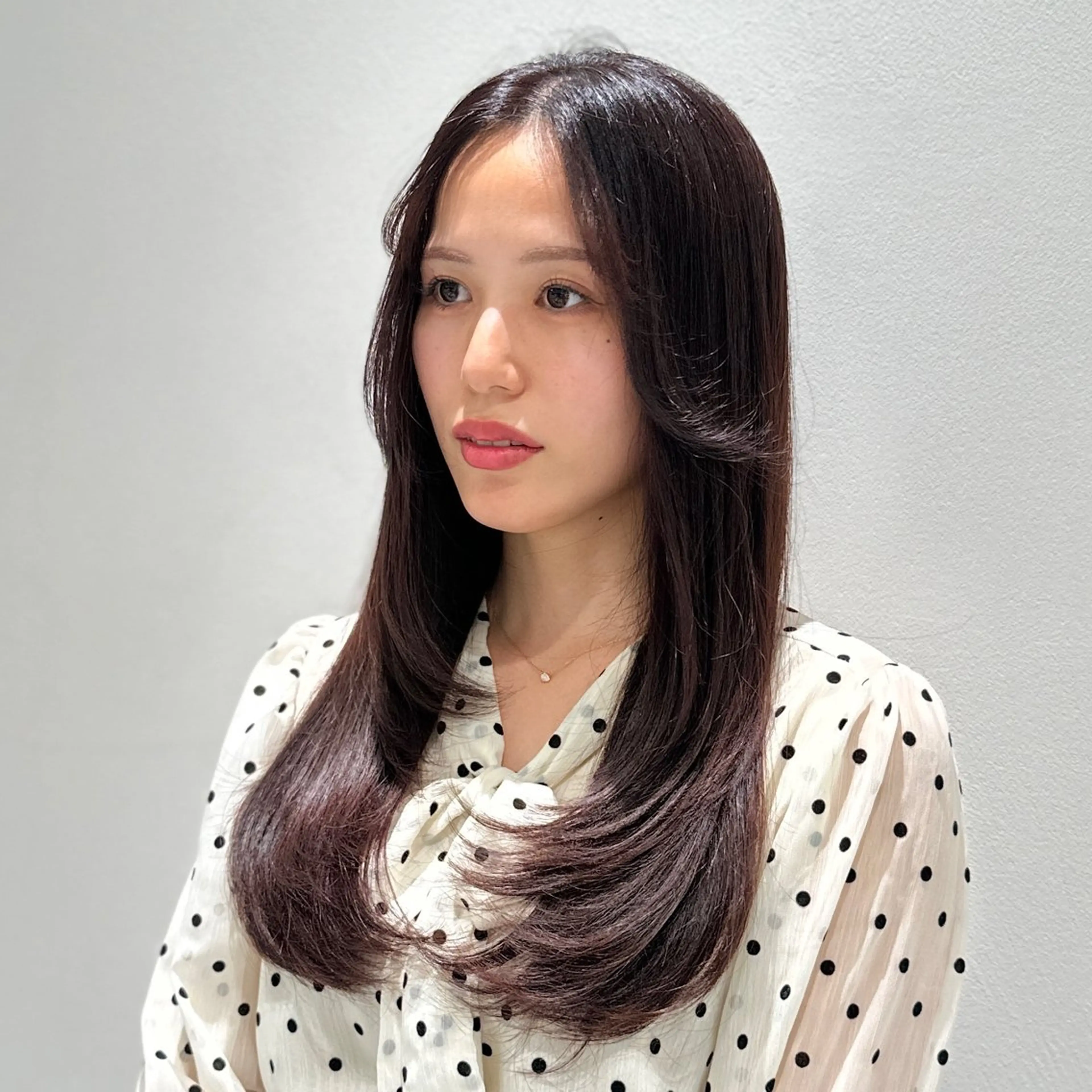 ロング カラー ロングレイヤー グレージュ ラベンダーカラー ラベンダーグレージュ ラベンダーグレー レイヤー/グレージュ メンズパーマのヘアスタイル