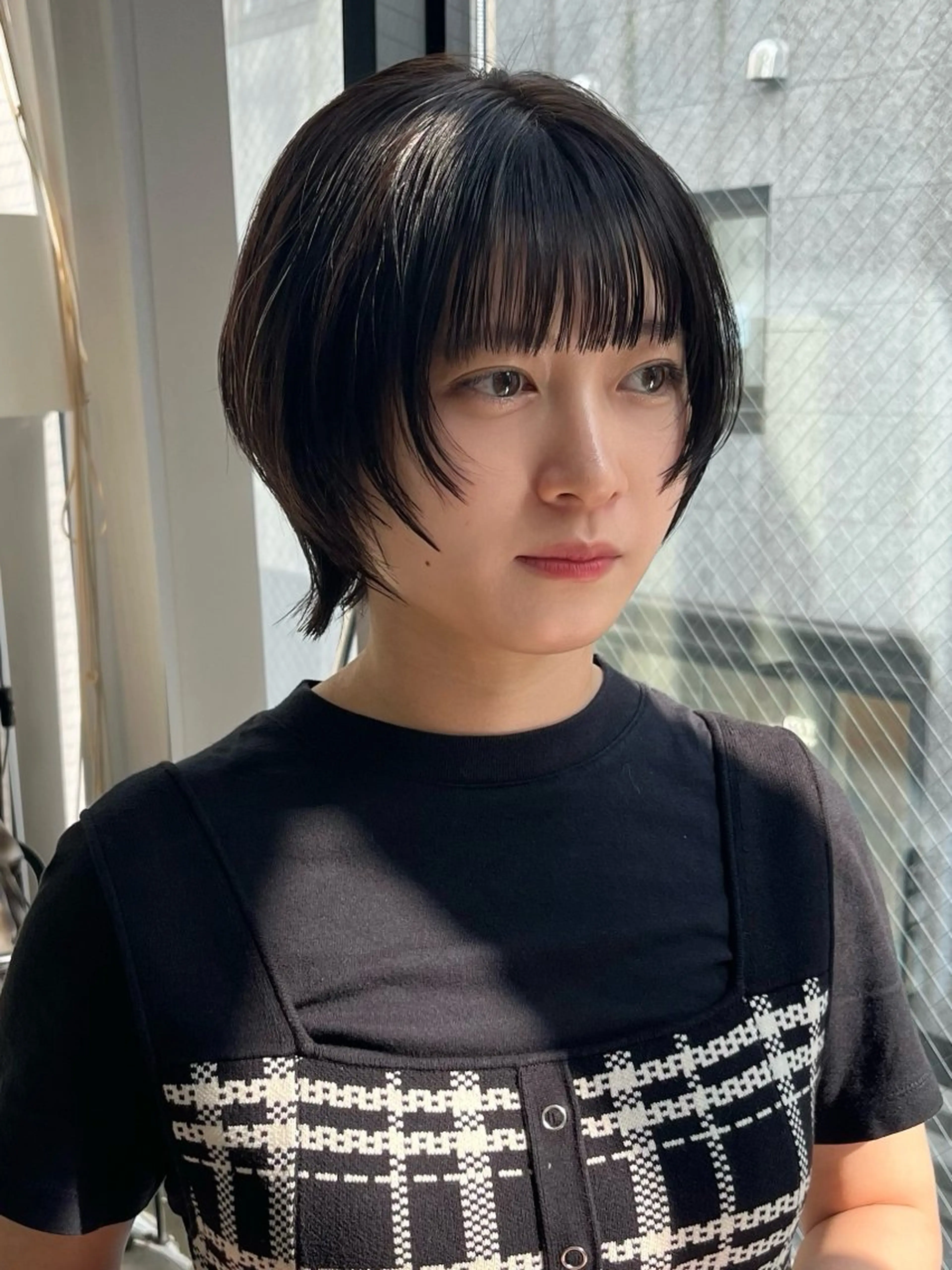 ミディアム カラー イツク ⚡️ ルーツ/ハイトーンのヘアスタイル