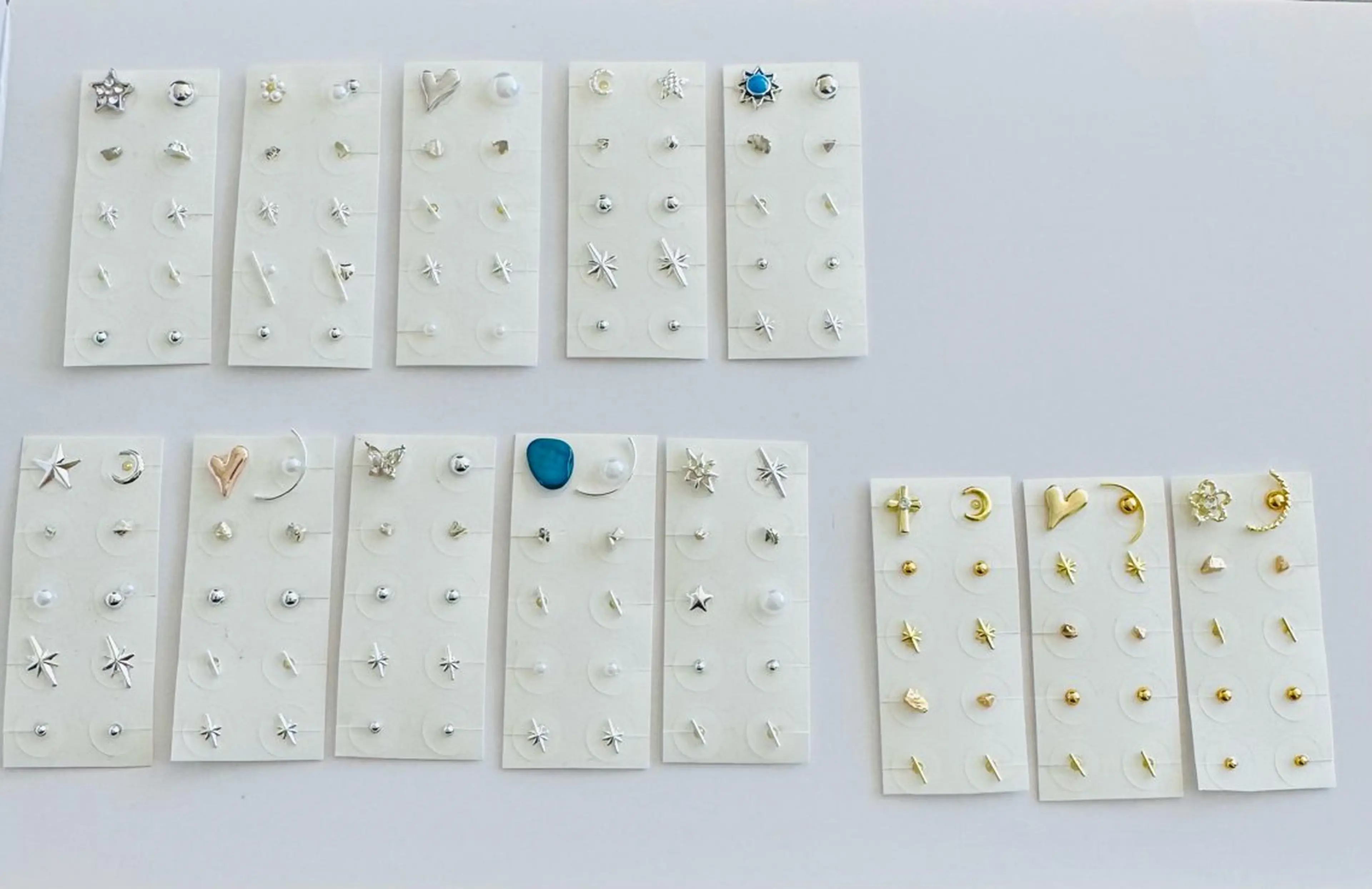 耳ツボジュエリー10粒固定デザインの写真