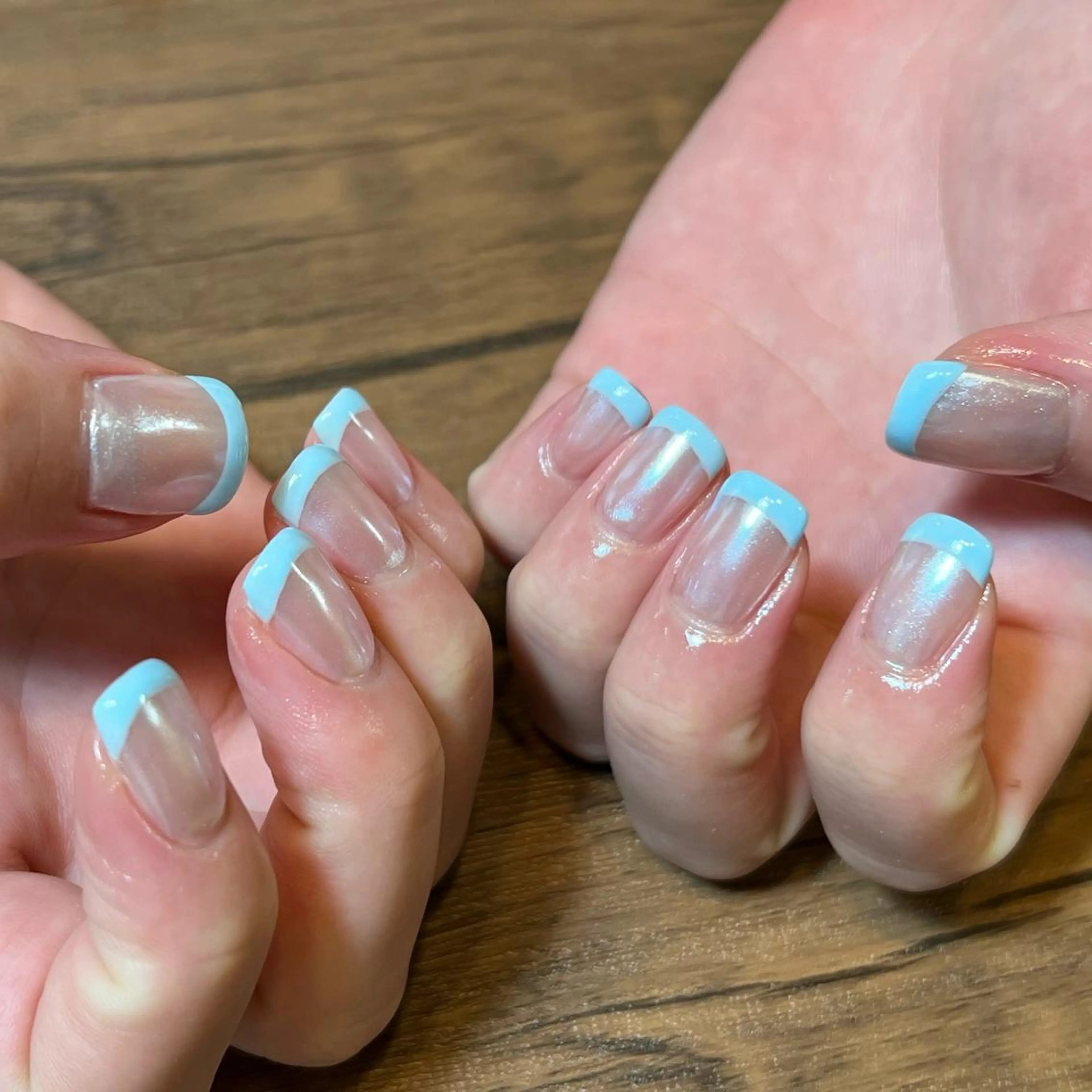 ネイル 水色 ミラーネイル ホワイト ハンドネイル HENRIETTA NAILSALONのネイルデザイン