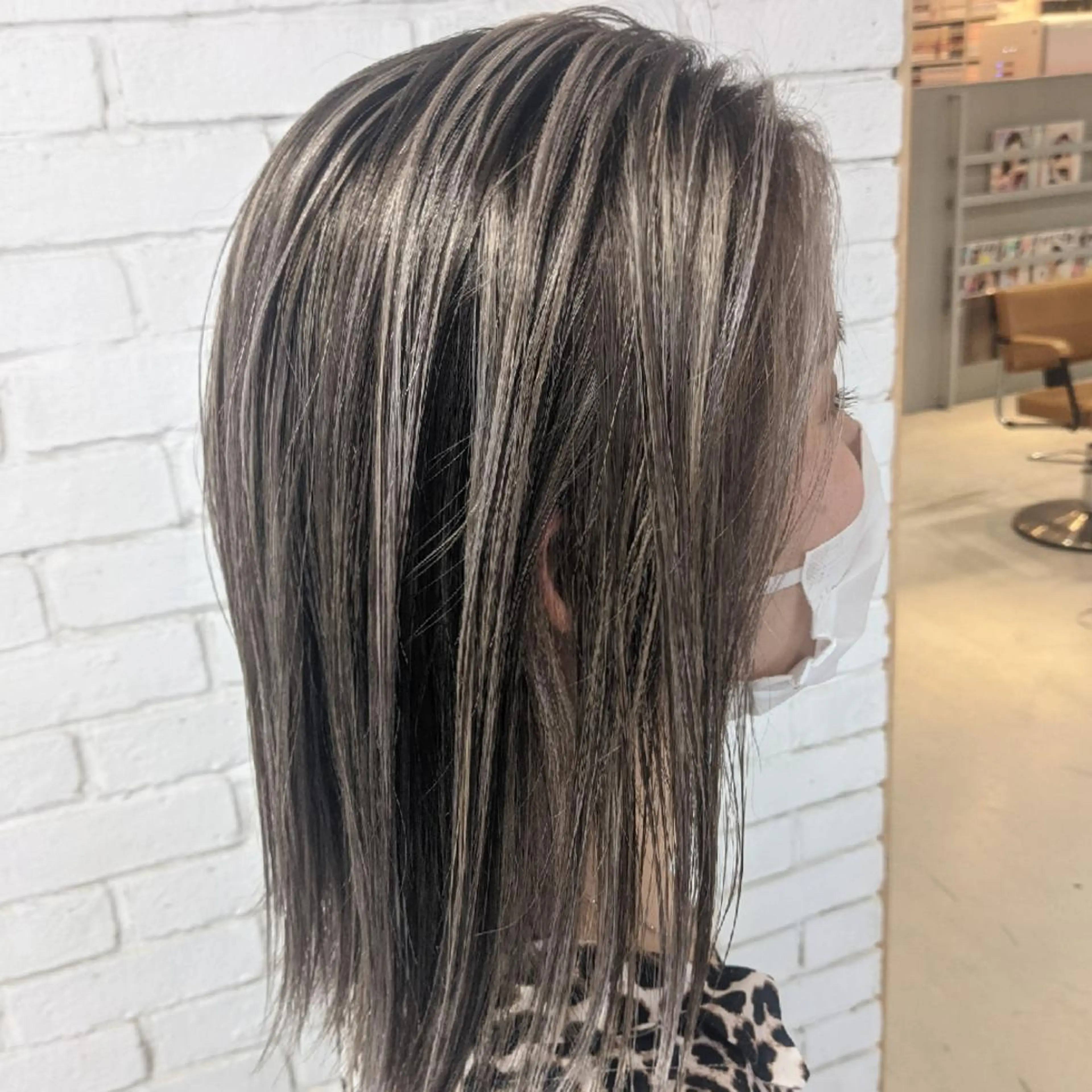 セミロング ハイライト カット 縮毛矯正 トリートメント nameless髪質 改善ブリーチ心斎橋のヘアスタイル