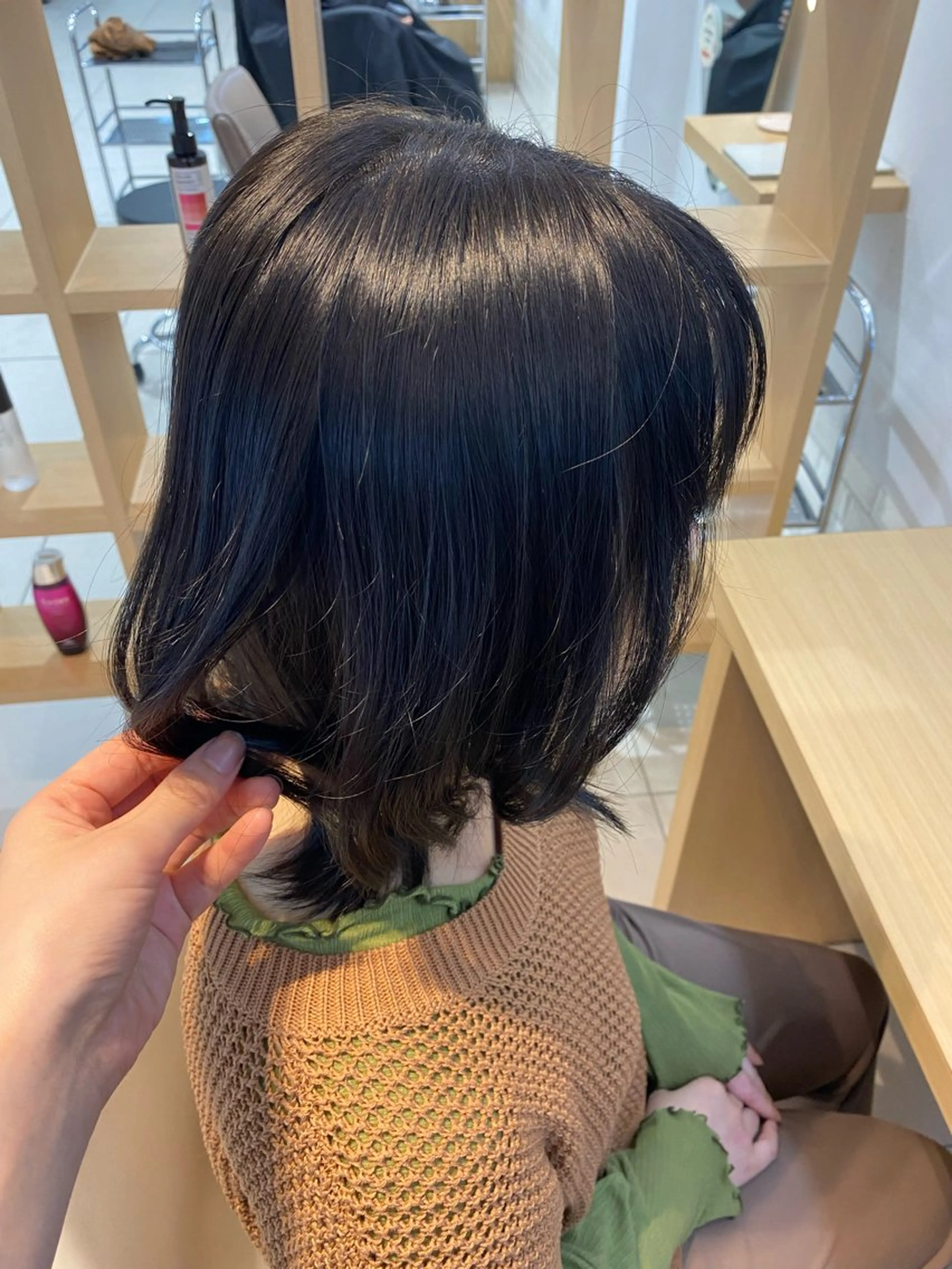 ミディアム カラー アッシュ レイヤーカット カット ヘアカラー 鈴木 二依奈のヘアスタイル