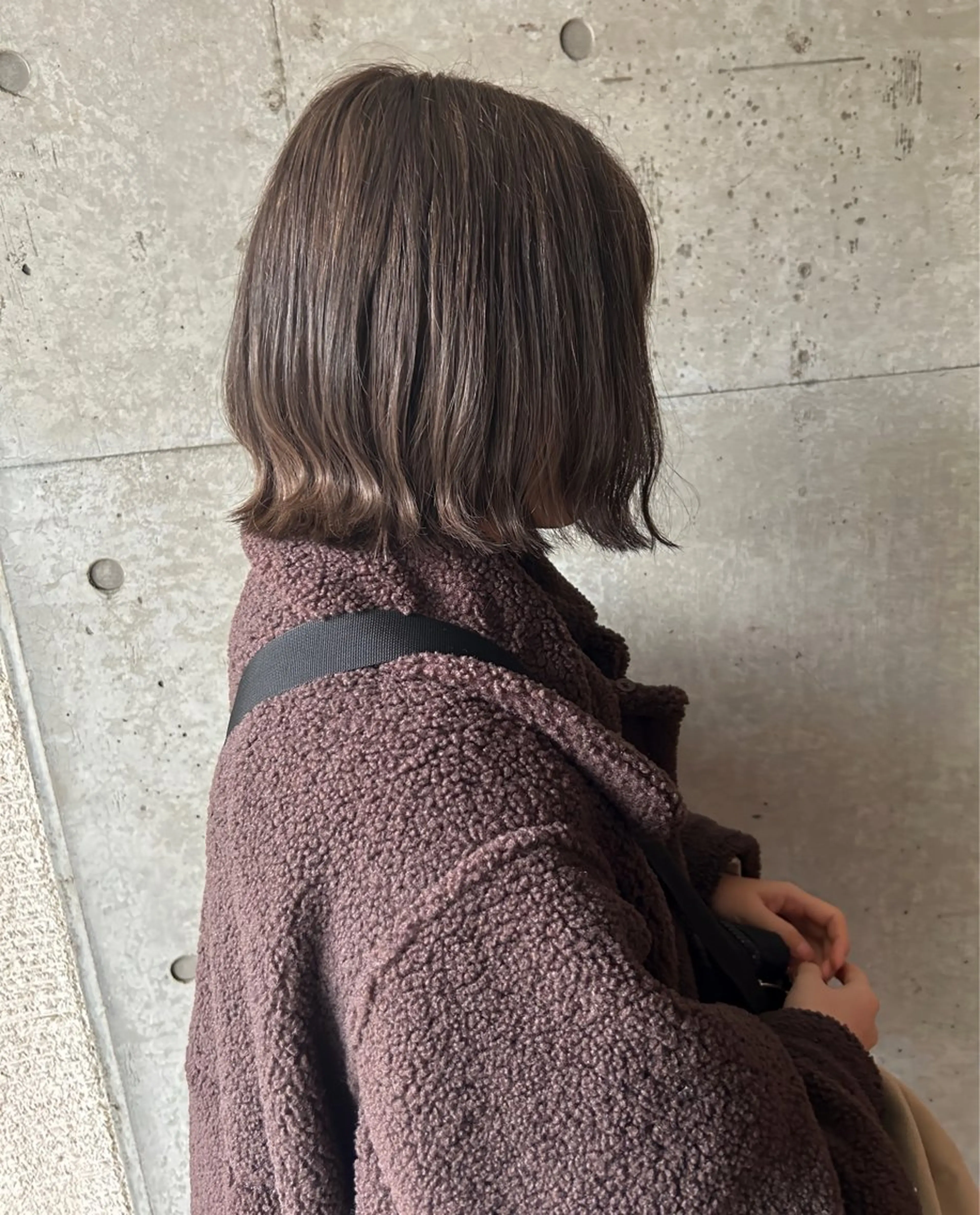 ミディアム カラー ブリーチ 透明感カラー グレージュ 仁木 彩奈のヘアスタイル