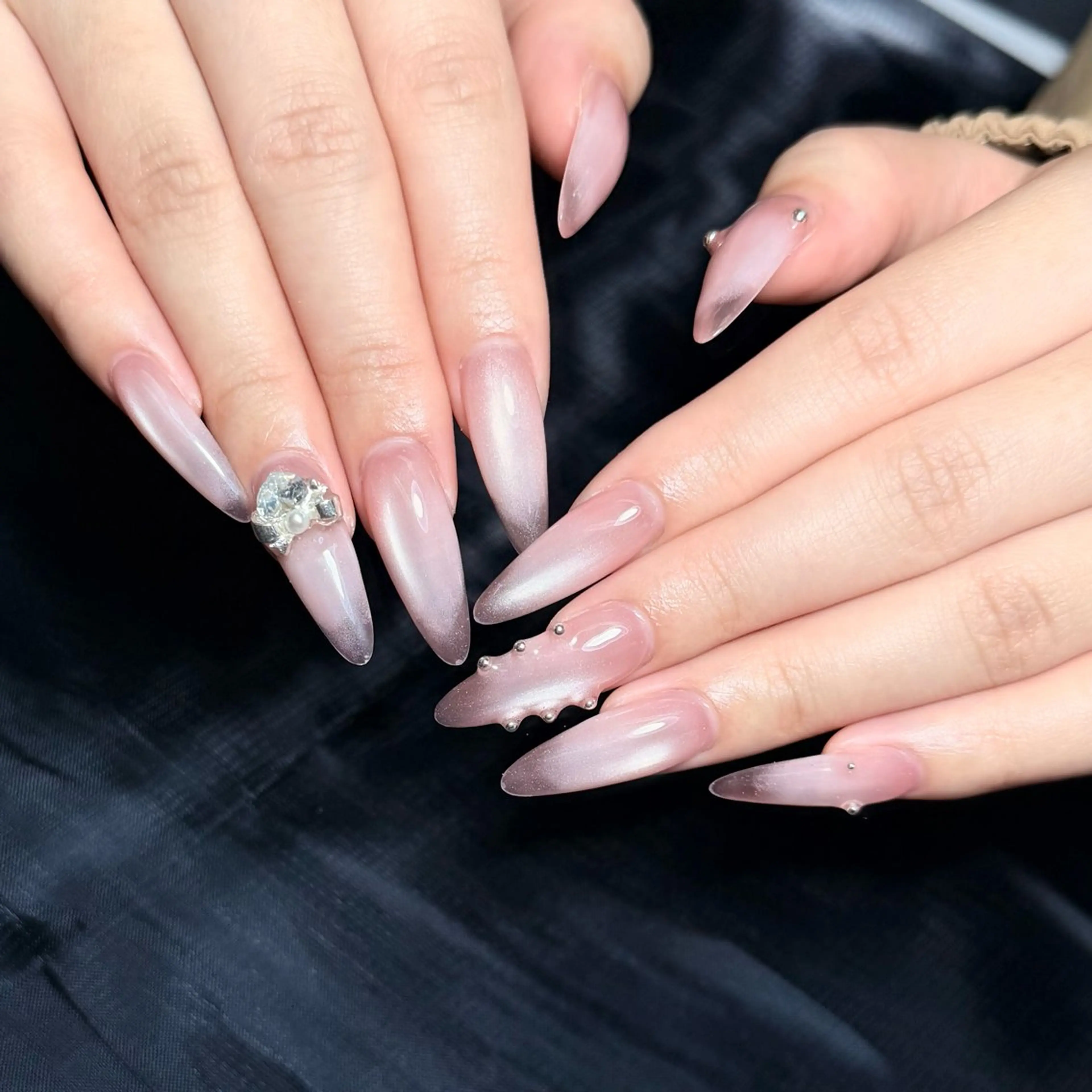 セミロング ハンドネイル Chann Channのネイルデザイン