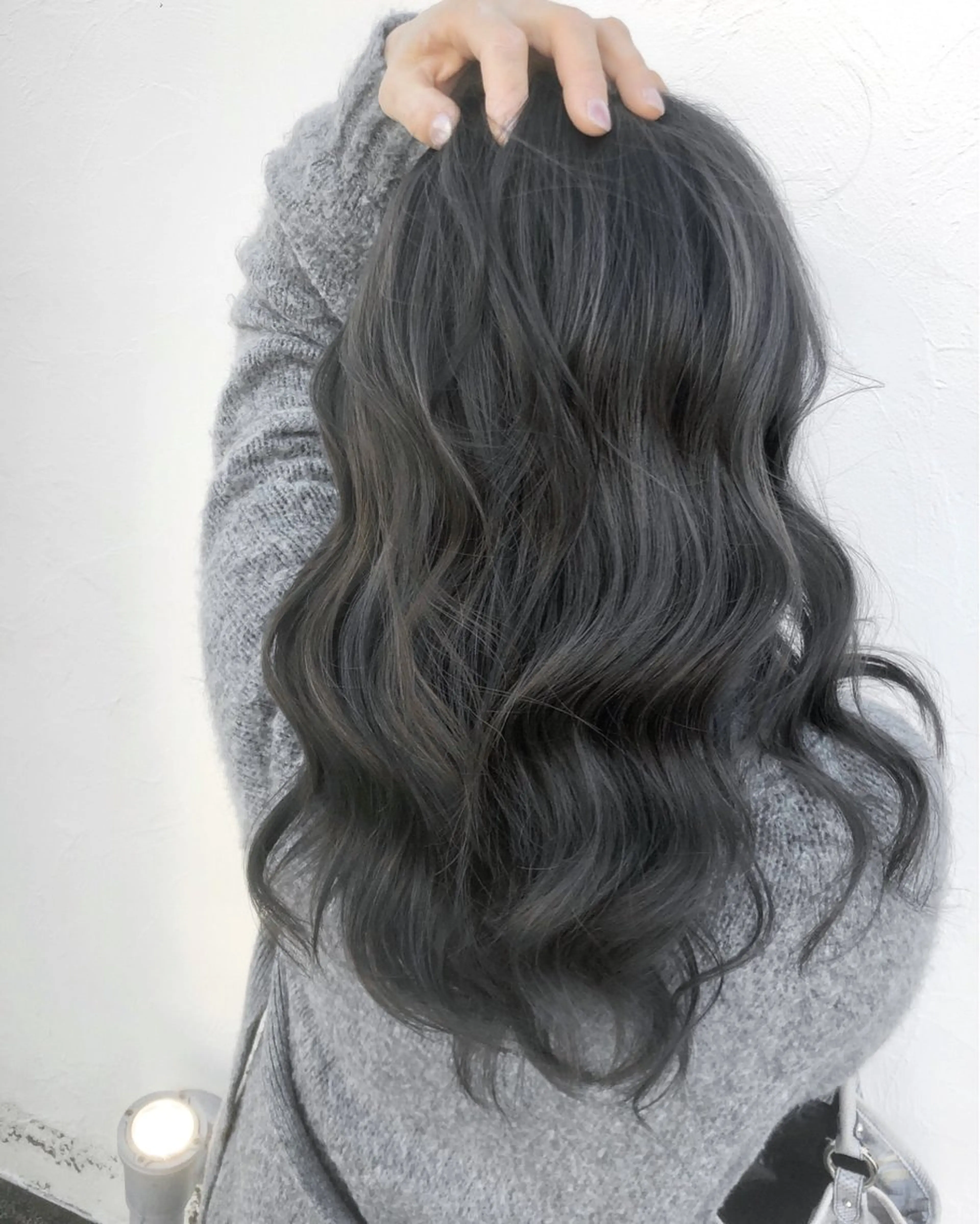 セミロング カラー パーマ ヘアアレンジ グレージュ ハイライトカラー オリーブグレージュ オリーブグレー ハイライト カット ヘアカラー トリートメント 【ツヤ髪美容師】 ツダケイスケのヘアスタイル