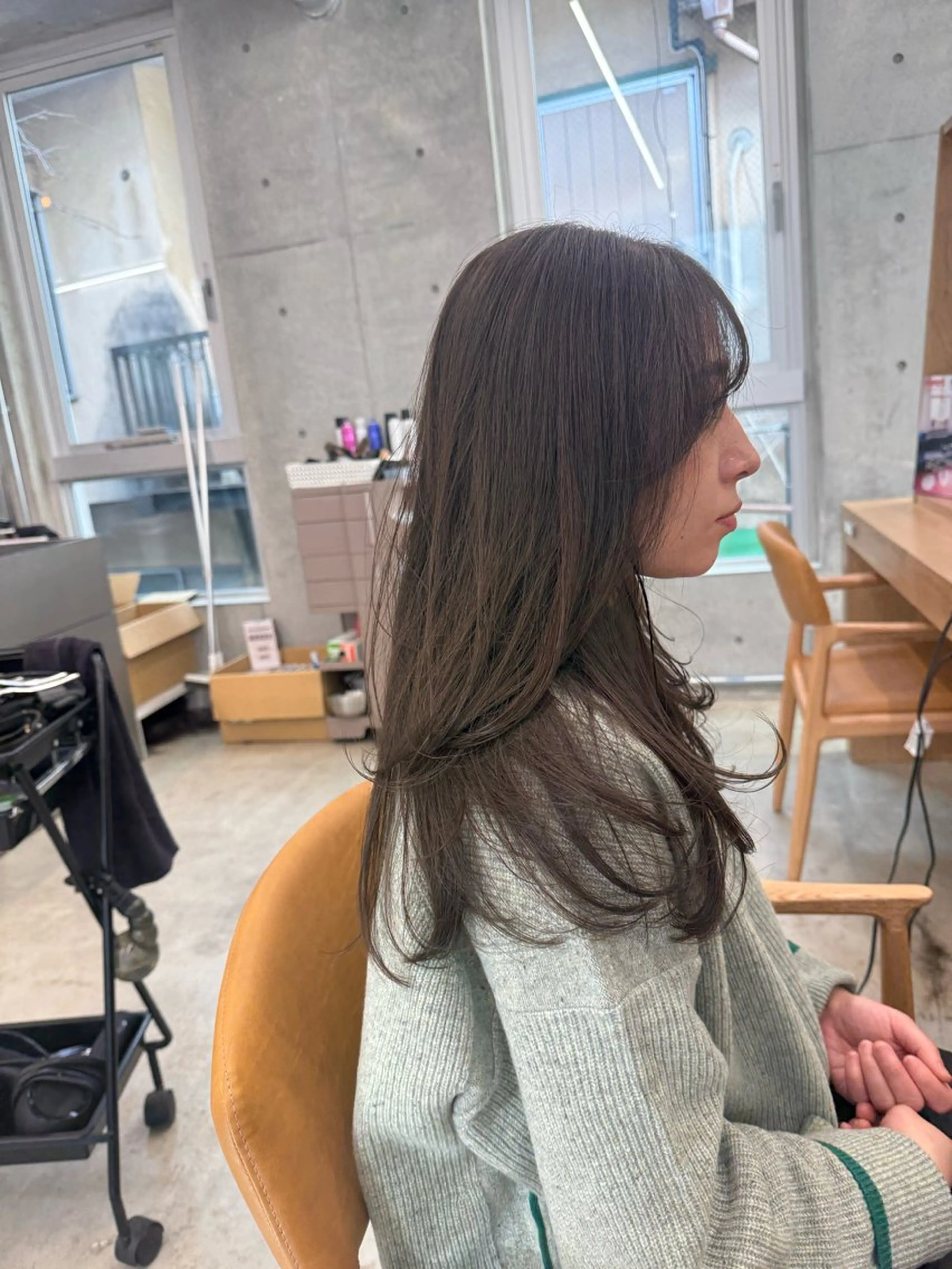 ロング カラー ロングレイヤー アッシュ ベージュカラー ブリーチ 透明感カラー カット ヘアカラー トリートメント 誰より丁寧なカット/ 小林輝/レイヤーのヘアスタイル