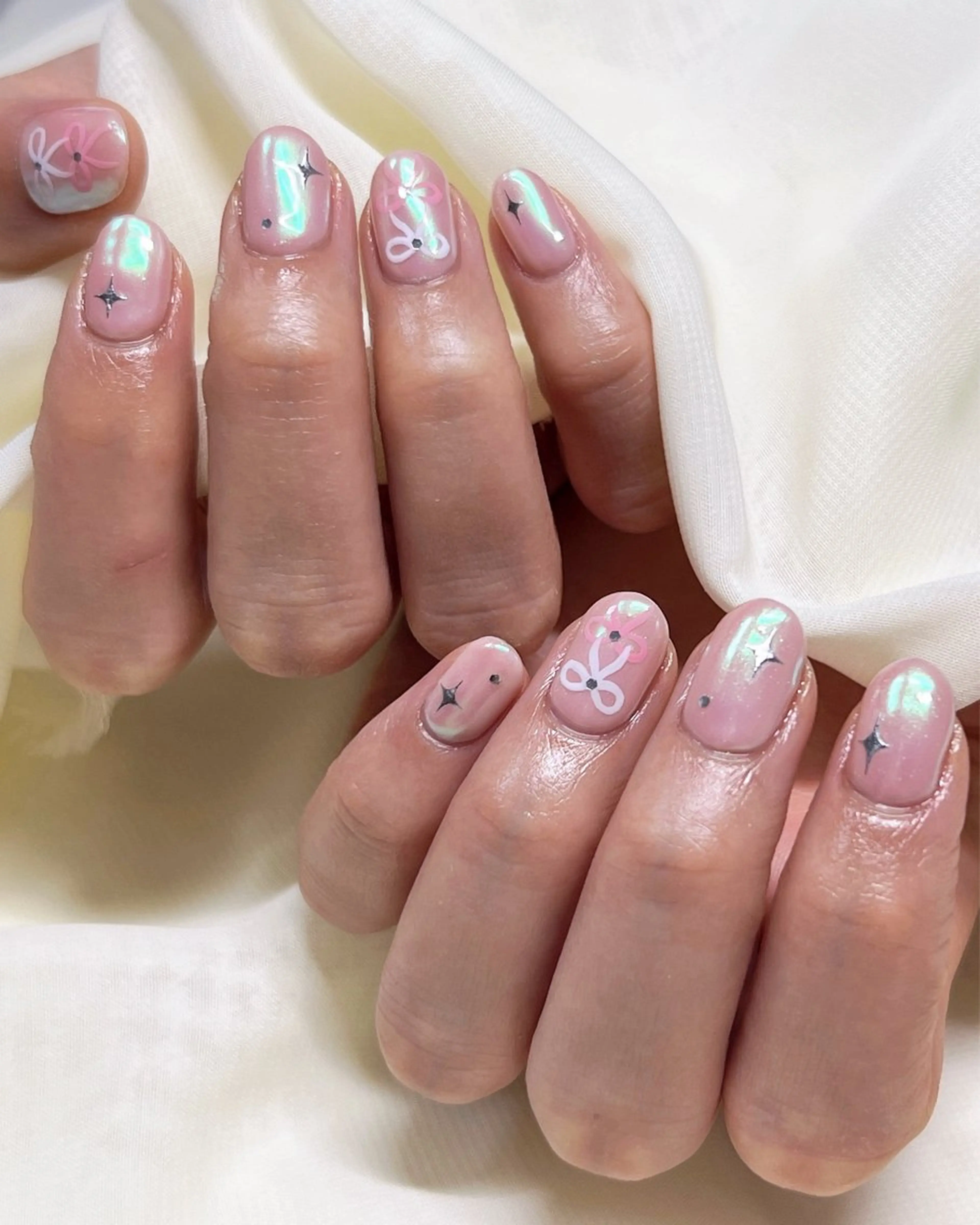 ネイル オーロラネイル 持ち込み リボン nail salon MUAのネイルデザイン