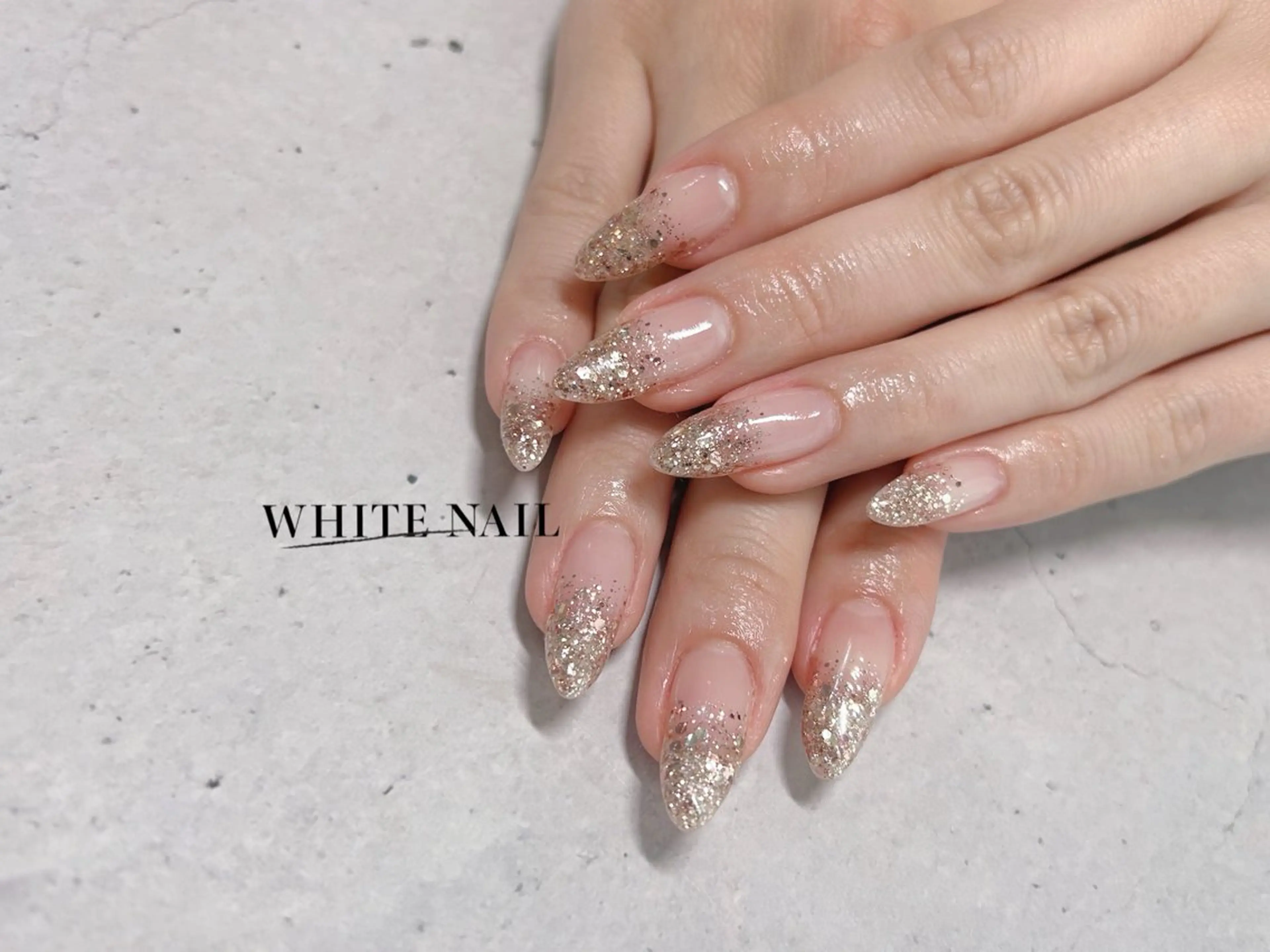 ネイル グラデーション ラメ(グリッター) ラメグラデーション ハンドネイル WHITE NAIL ホワイトネイルのネイルデザイン