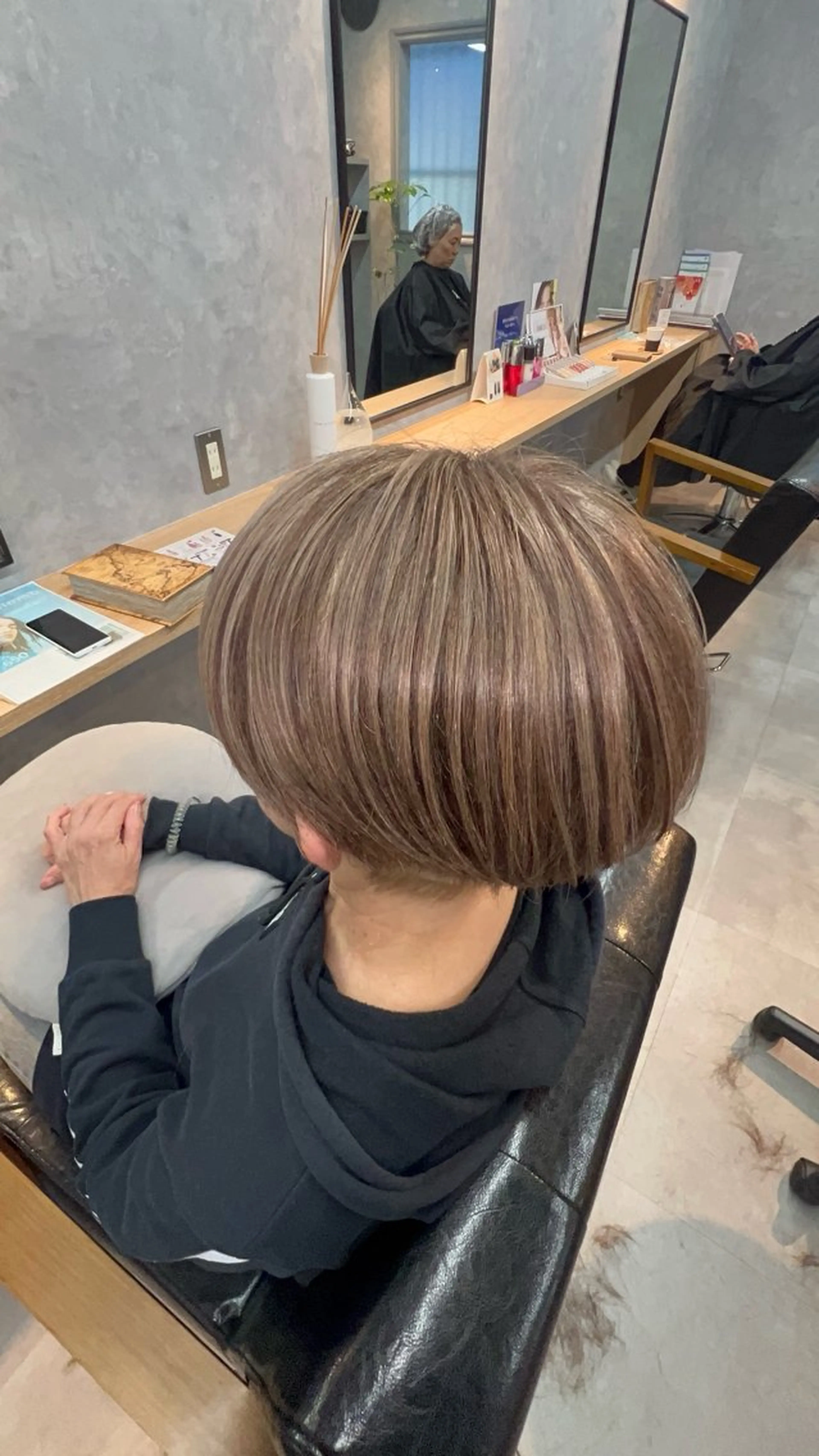 ショート motoトップカラー リスト/ブリーチカラのヘアスタイル