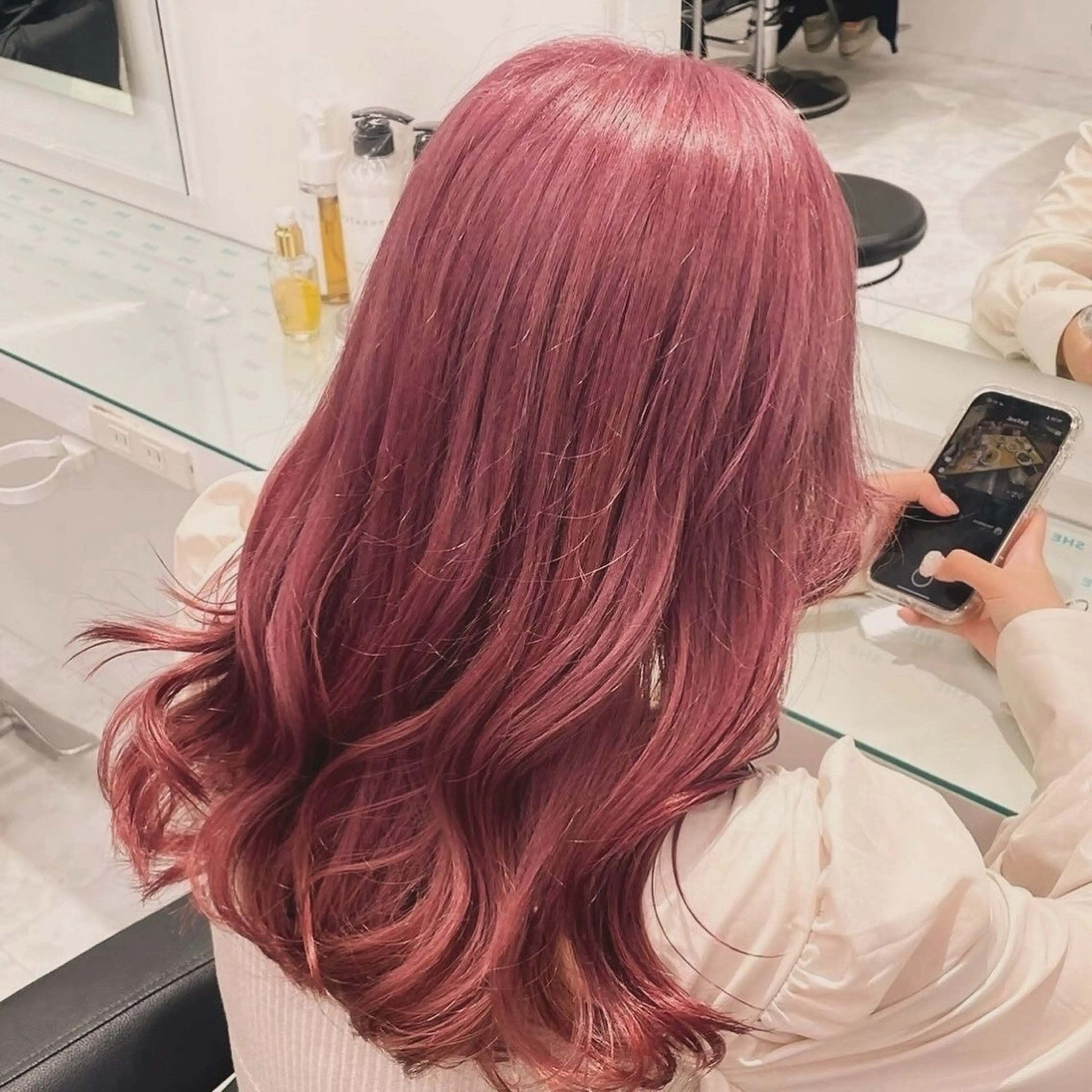 ロング カラー ヘアアレンジ ブリーチ ブリーチなしカラー 髪質改善 🫧モテる💗ダメー ジレスハイトーン🫧のヘアスタイル