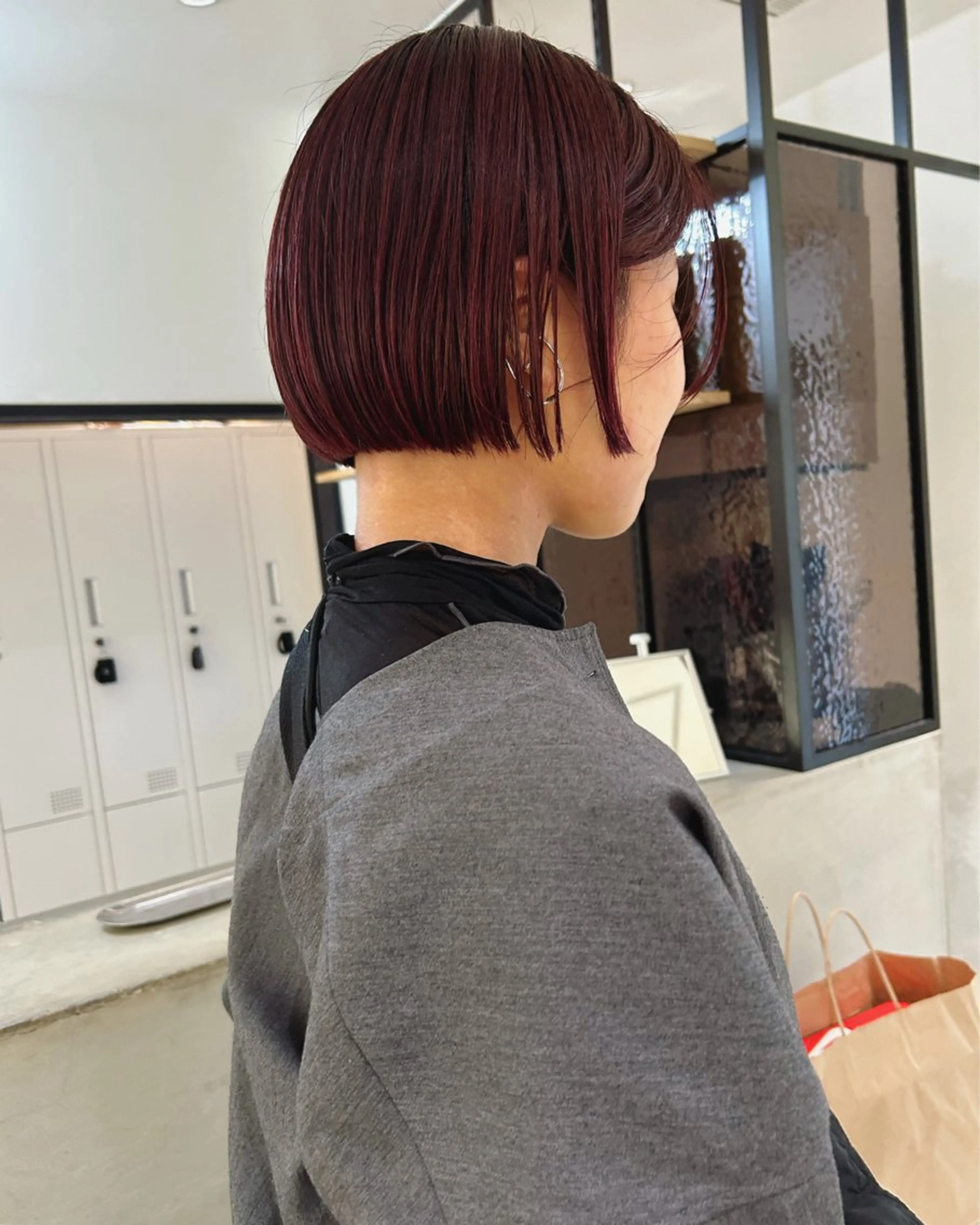 ショート カラー ボルドーカラー ダブルカラー レッドカラー ボブ カット ヘアカラー トリートメント Loom.所属・村上雅人 ナチュラルモードのヘアスタイル
