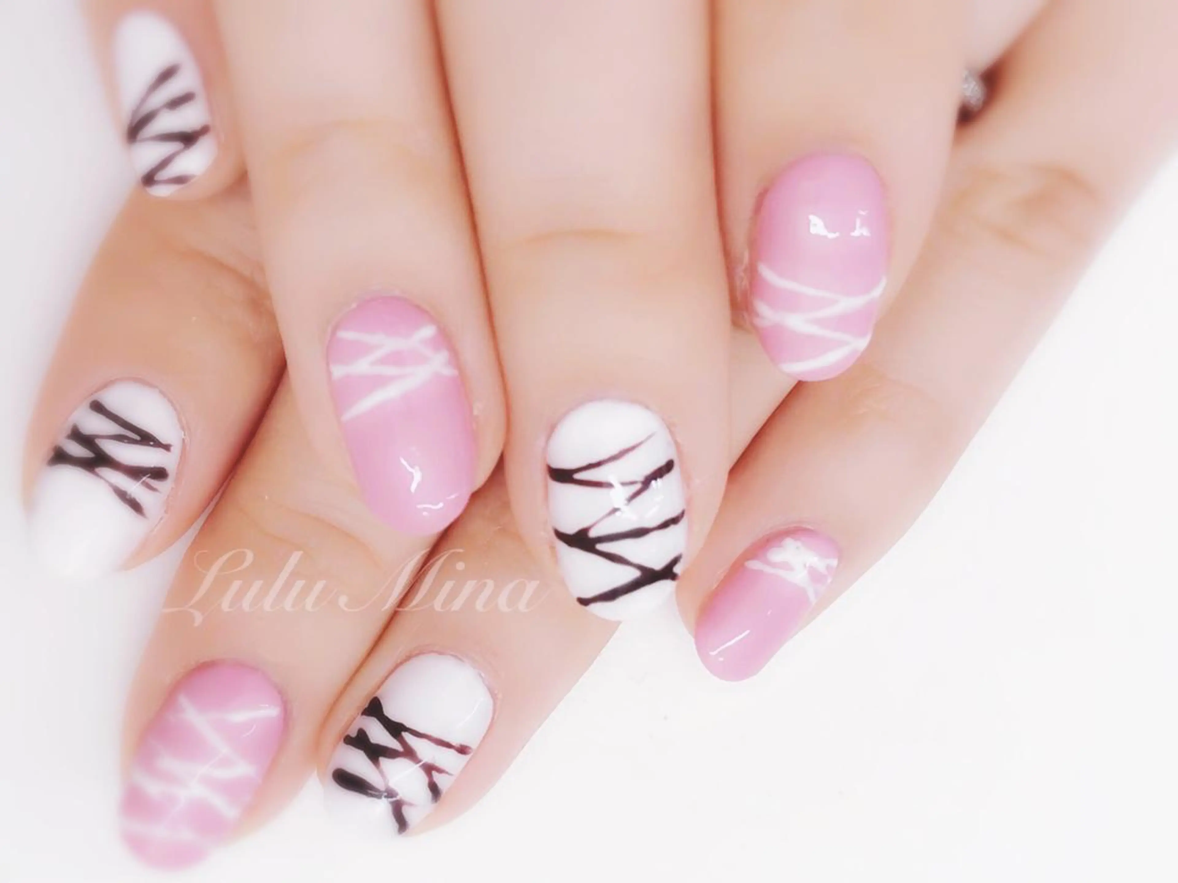 ネイル バレンタイン ルルミーナ アイラッシュ　ネネのマツエク・マツパデザイン