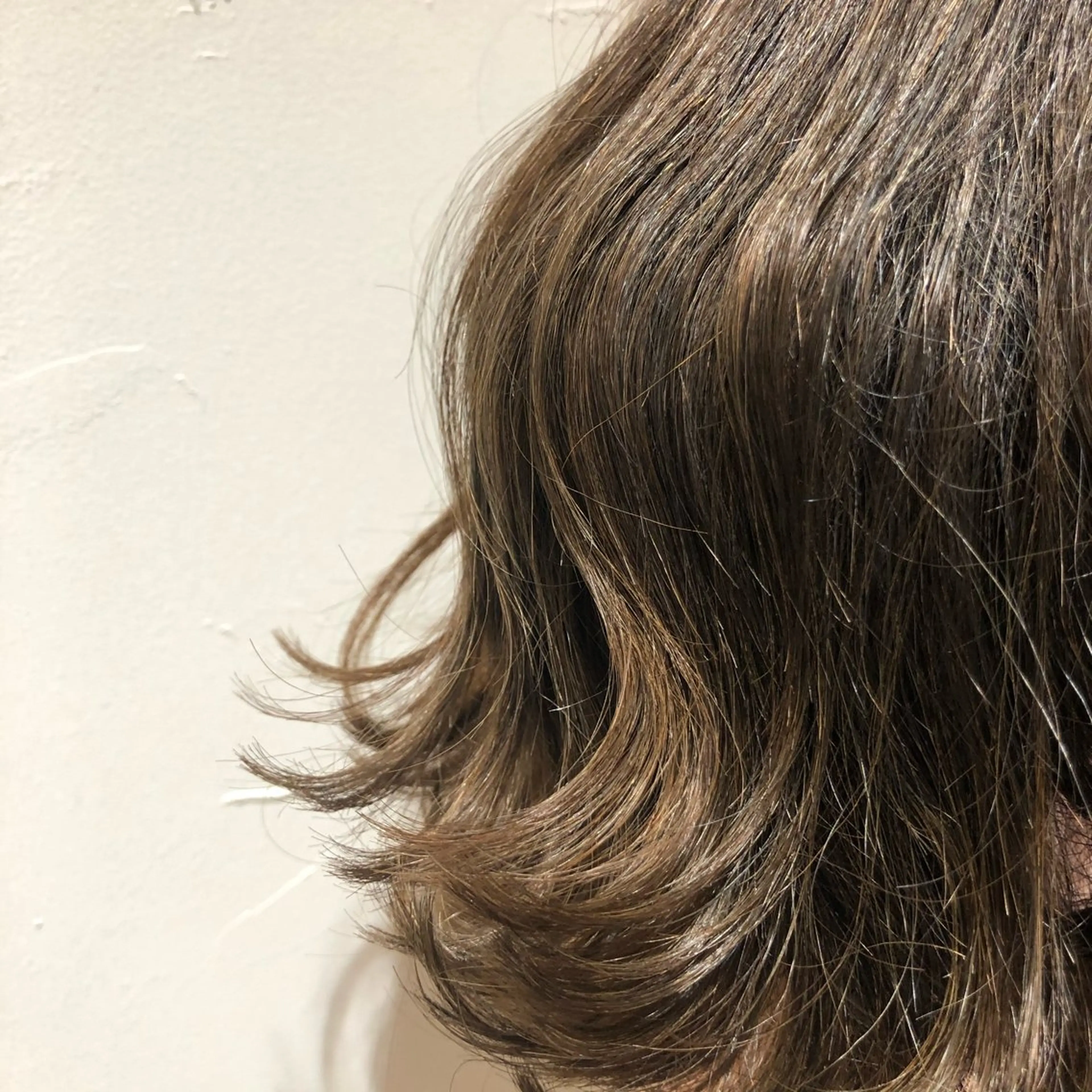 ショート カラー ベージュカラー 外ハネヘア (kakko )のヘアスタイル