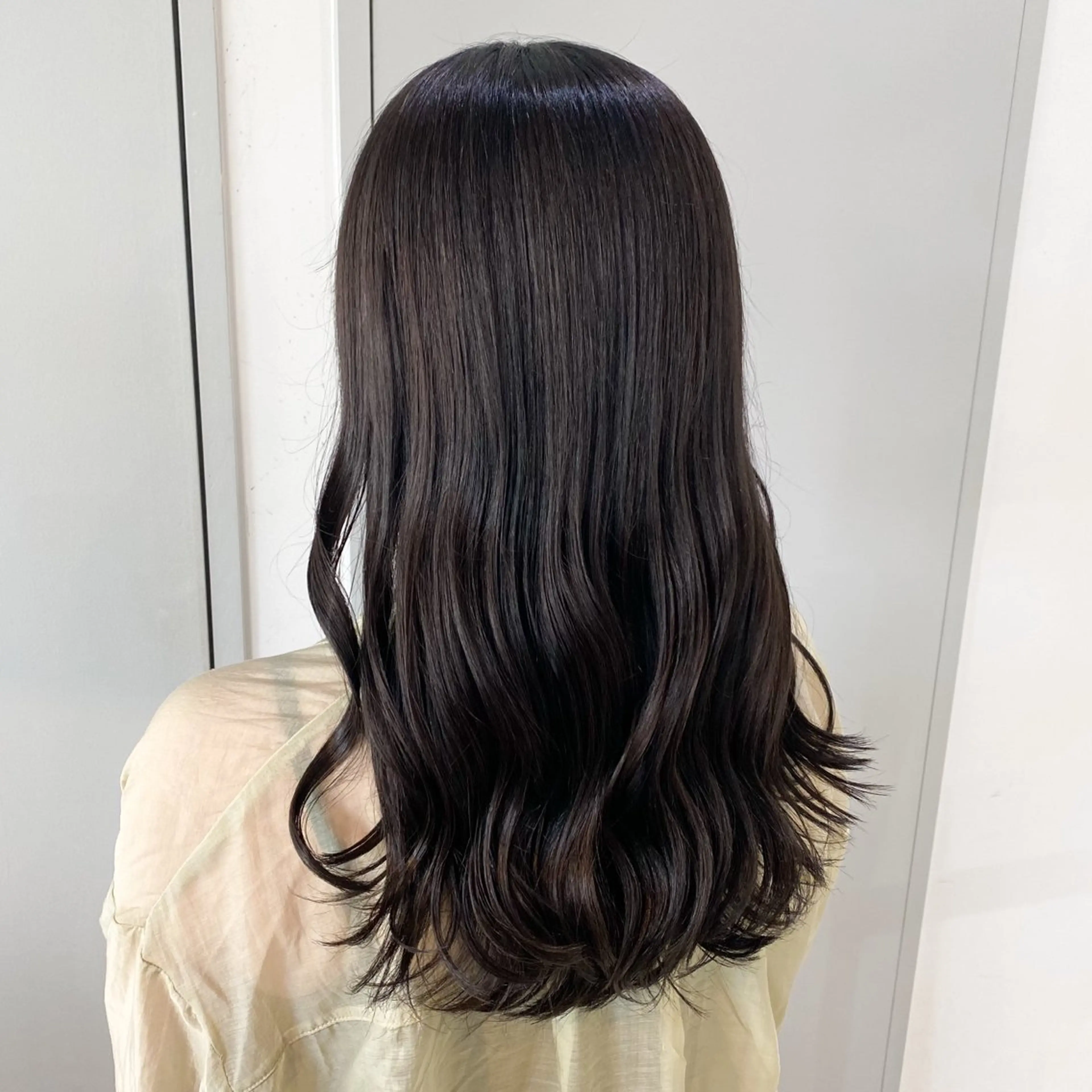 ロング カラー ダークグレー ダークグレージュ グレージュ レイヤーカット 烏丸/顔周りカット/ くびれヘア/奈実のヘアスタイル