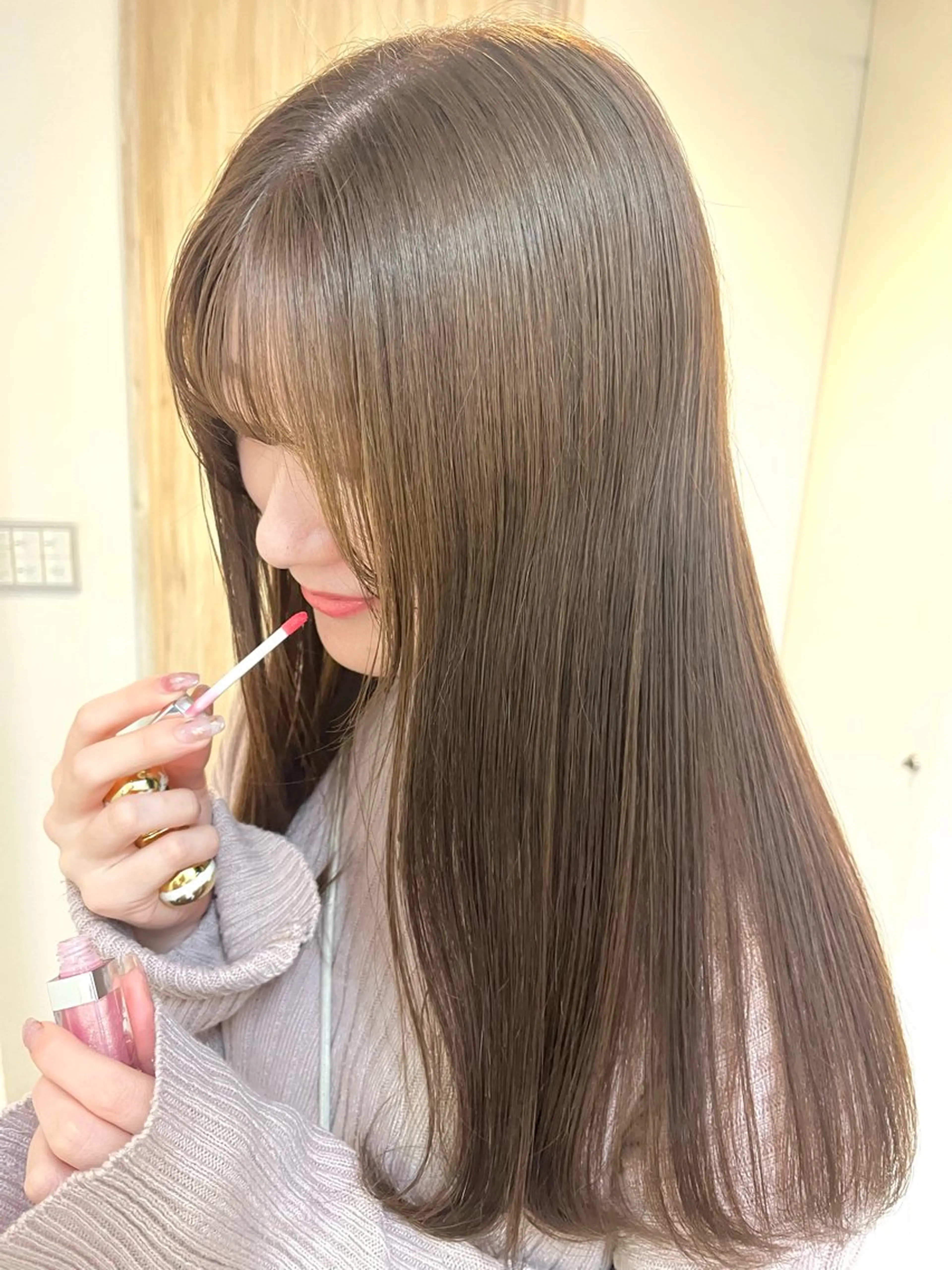 ロング カラー アッシュ ベージュカラー ブリーチ ブリーチなしカラー トリートメント カット ヘアカラー トリートメント 透明感カラー/ 髪質改善/レイヤーのヘアスタイル