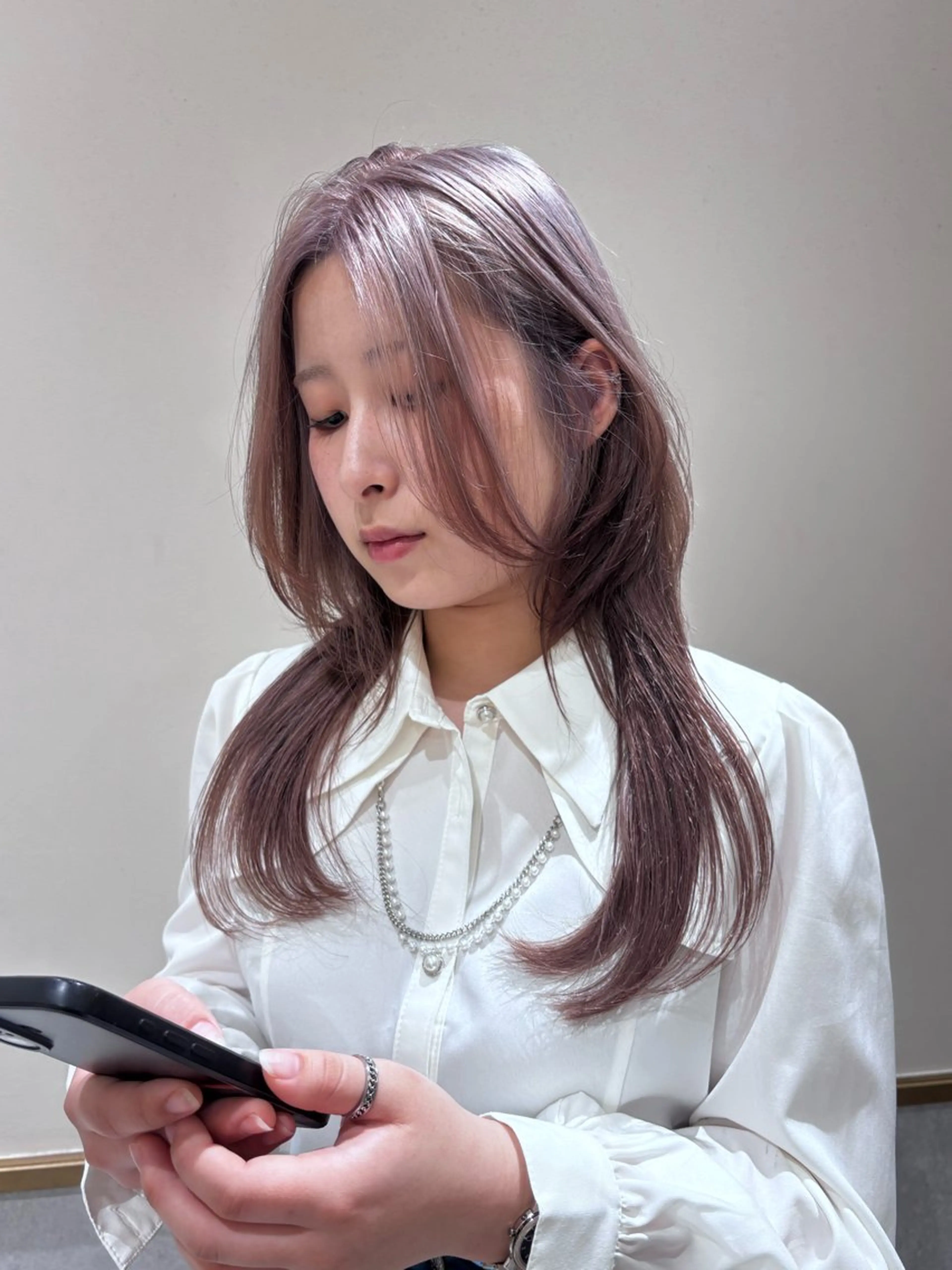 ロング カラー ヘアアレンジ 切りっぱなしボブ ブリーチ ダブルカラー イヤリングカラー ハイライトカラー ヘアカラー iona/ハイトーン /ネイルのネイルデザイン