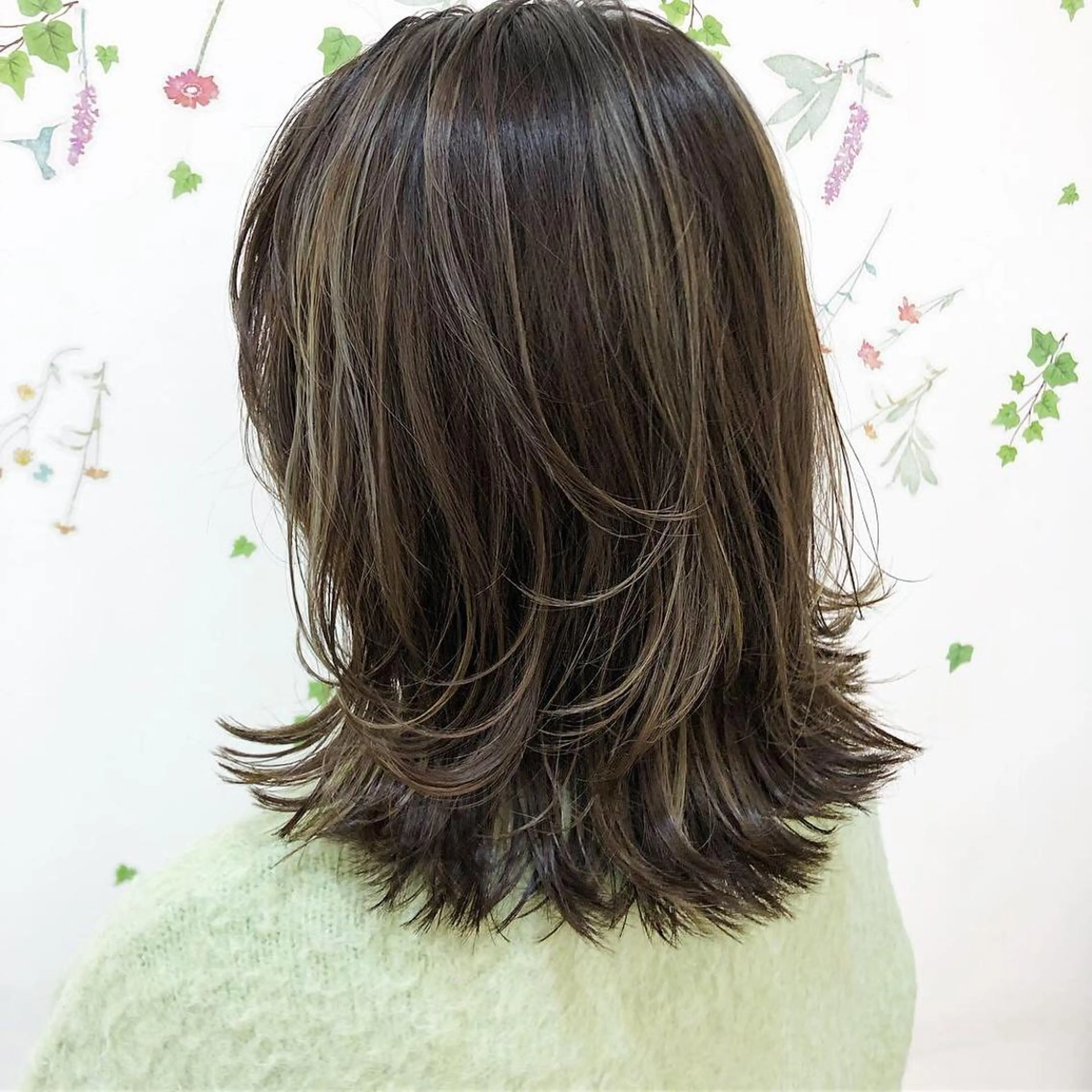 ミディアム カラー アッシュ バレイヤージュ ブリーチ 透明感カラー グラデーションカラー 三鷹で1番ショート ボブをカットする新谷のヘアスタイル