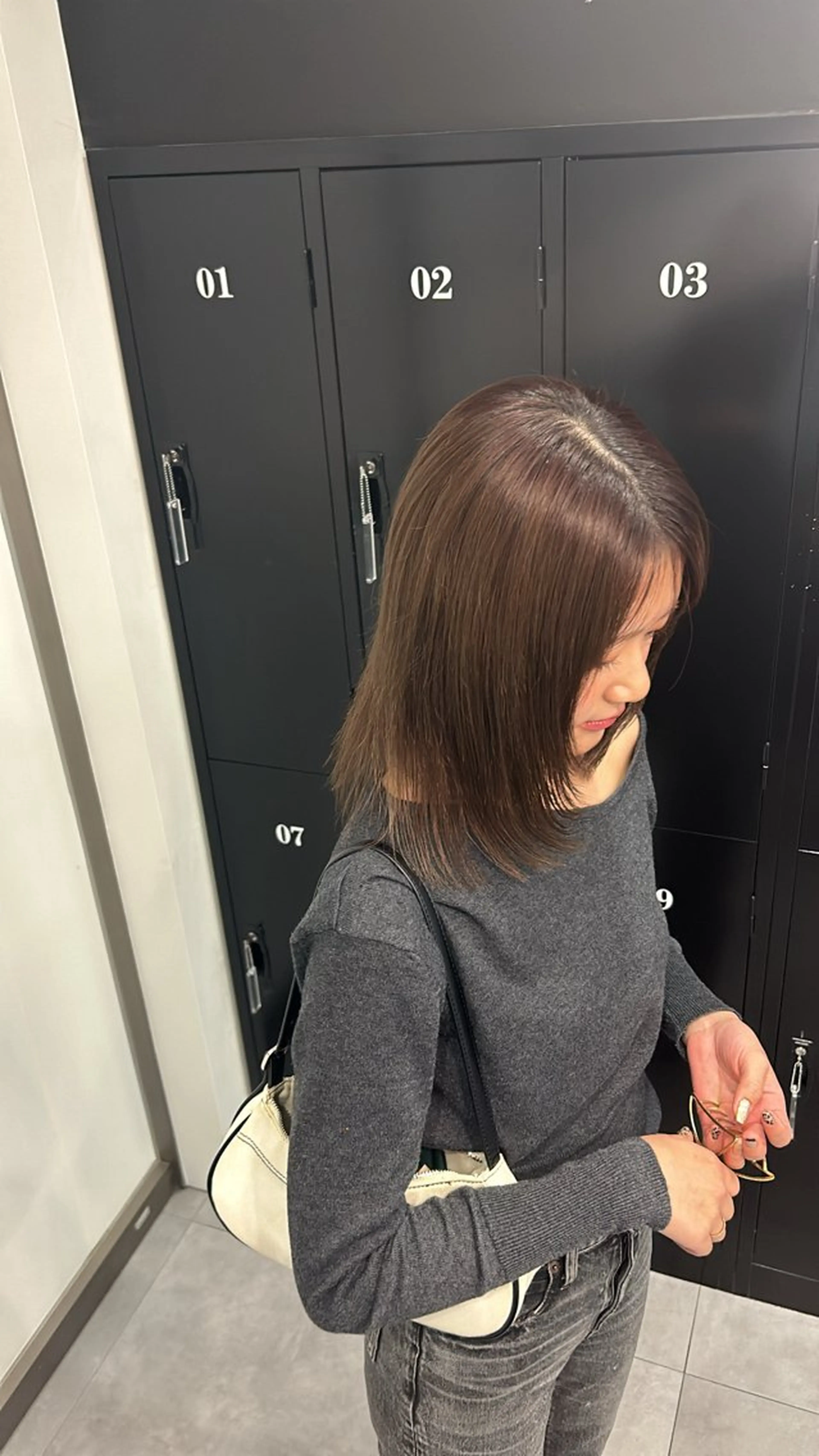 ミディアム 善財 康葵のヘアスタイル