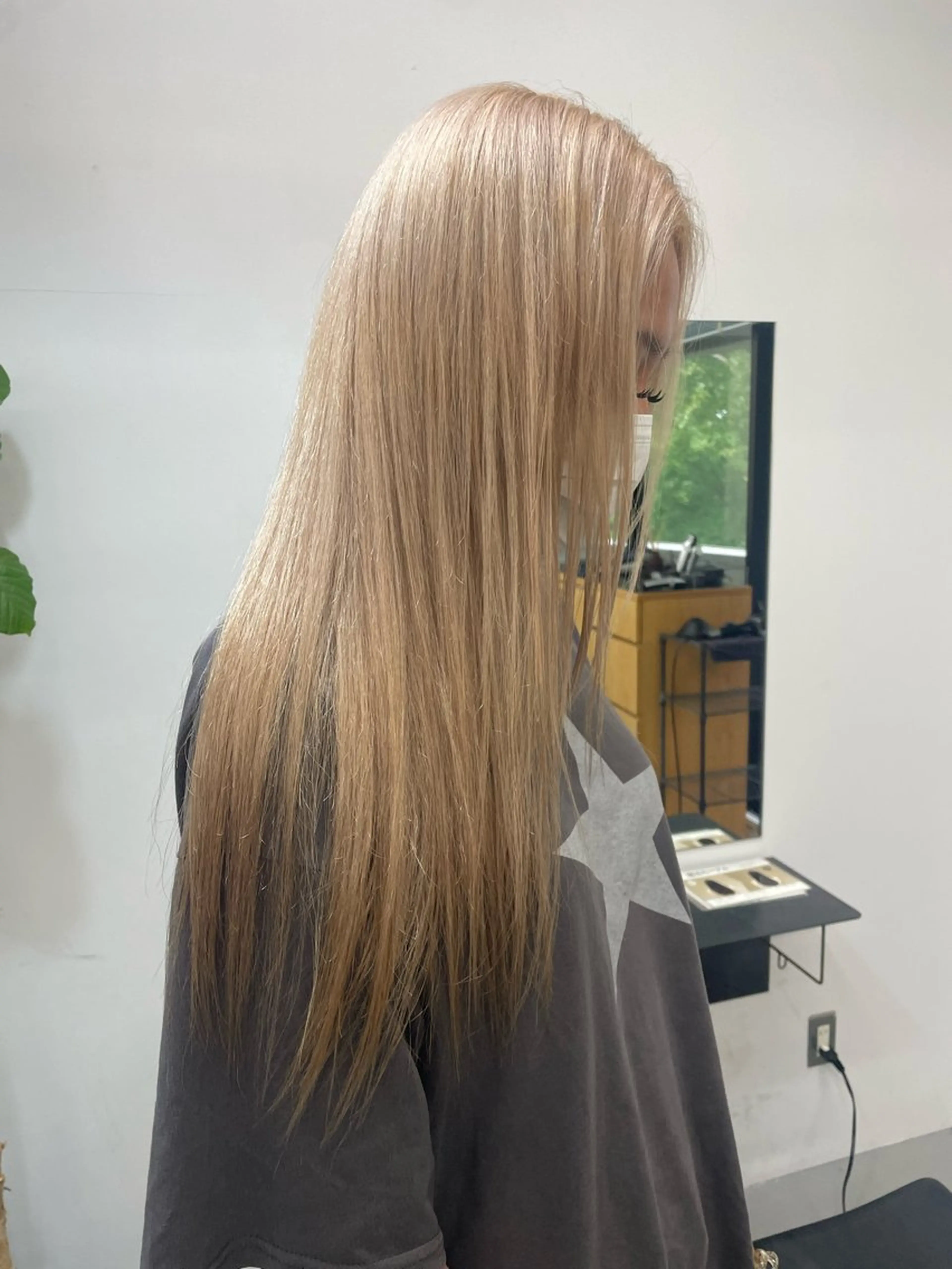 ロング カラー ヘアカラー トリートメント カットモデル/ ハイトーン/ゆうあのヘアスタイル