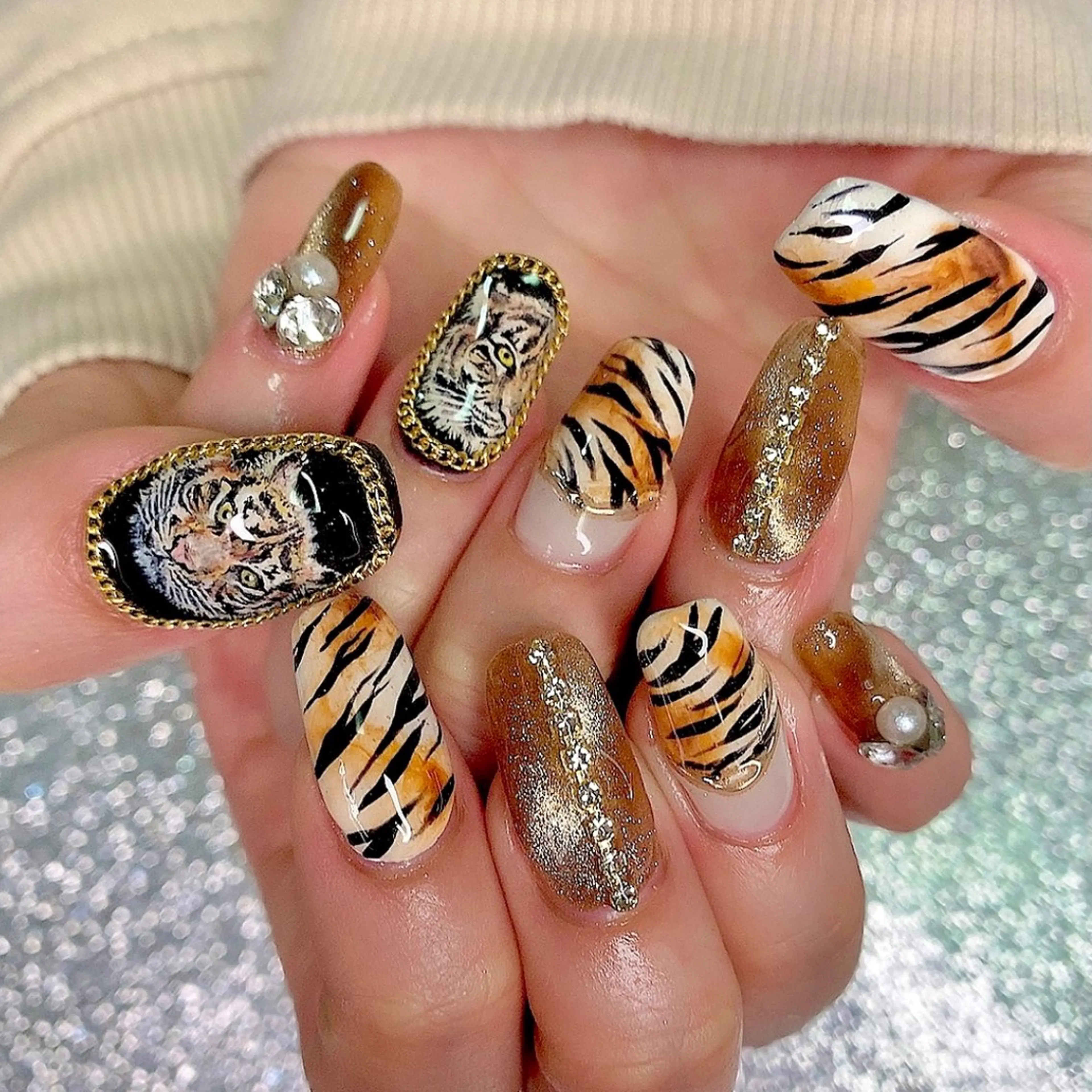 ネイル キラキラネイル 韓国ネイル 持ち込み ストーンネイル シェアサロンLei.g(レイジー)所属・3Dアートネイル💗 都築レナのネイルデザイン