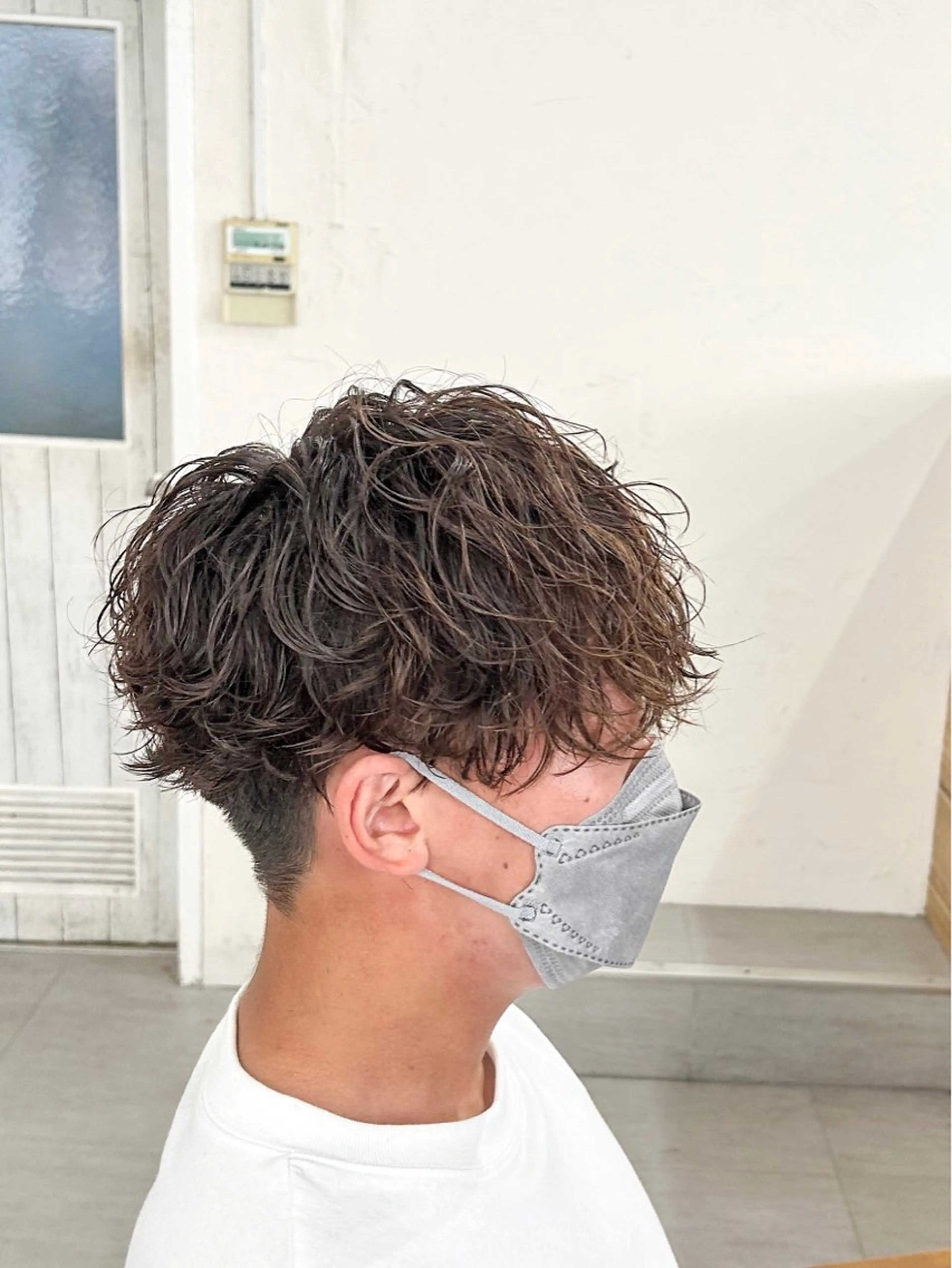 ショート パーマ メンズ マッシュ 刈り上げ 波巻きパーマ かんばら りょーいのヘアスタイル