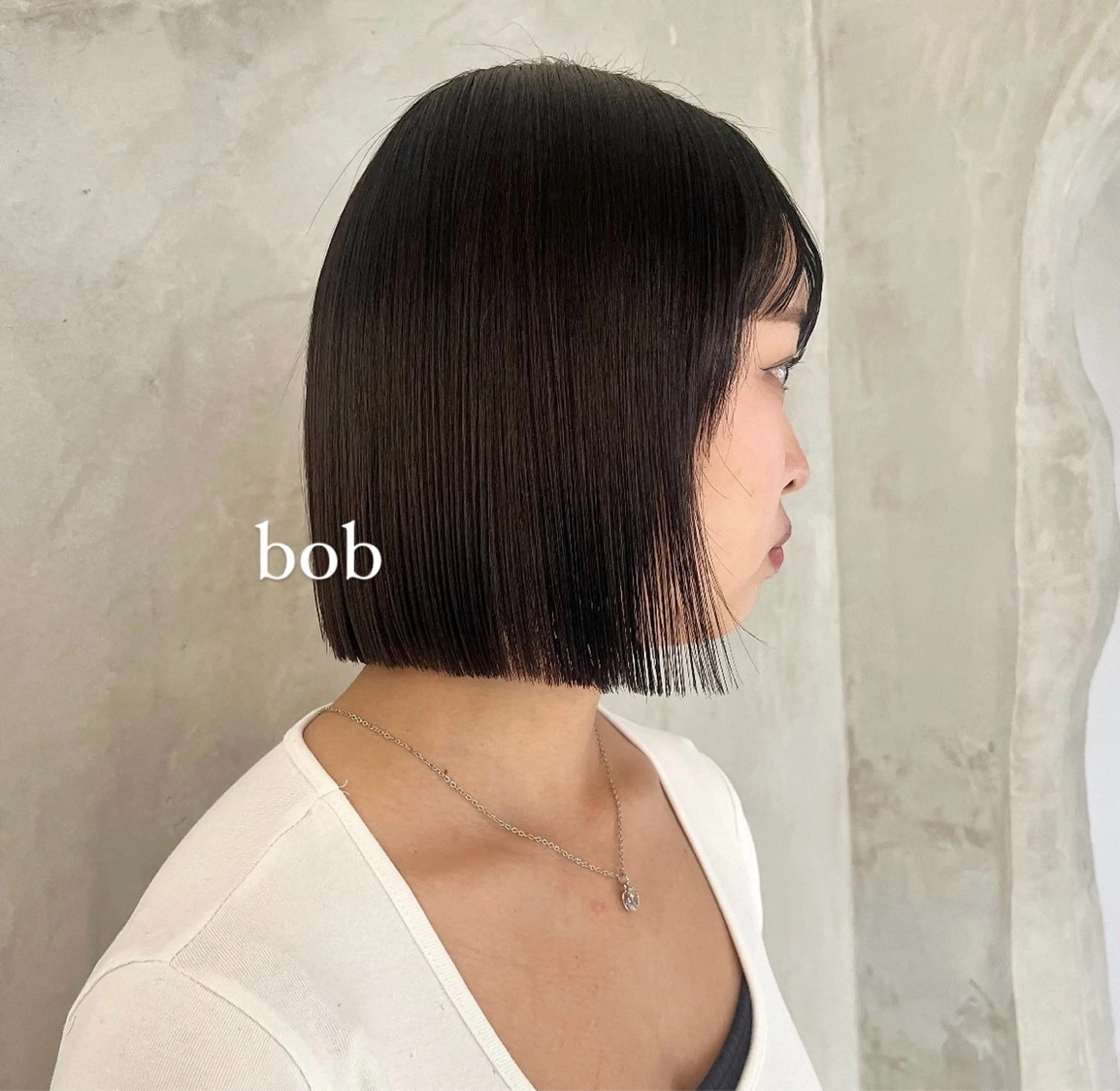 ミディアム ボブ カット ヘアカラー トリートメント 切りっぱなしボブ/ 艶カラー/綾莉のヘアスタイル