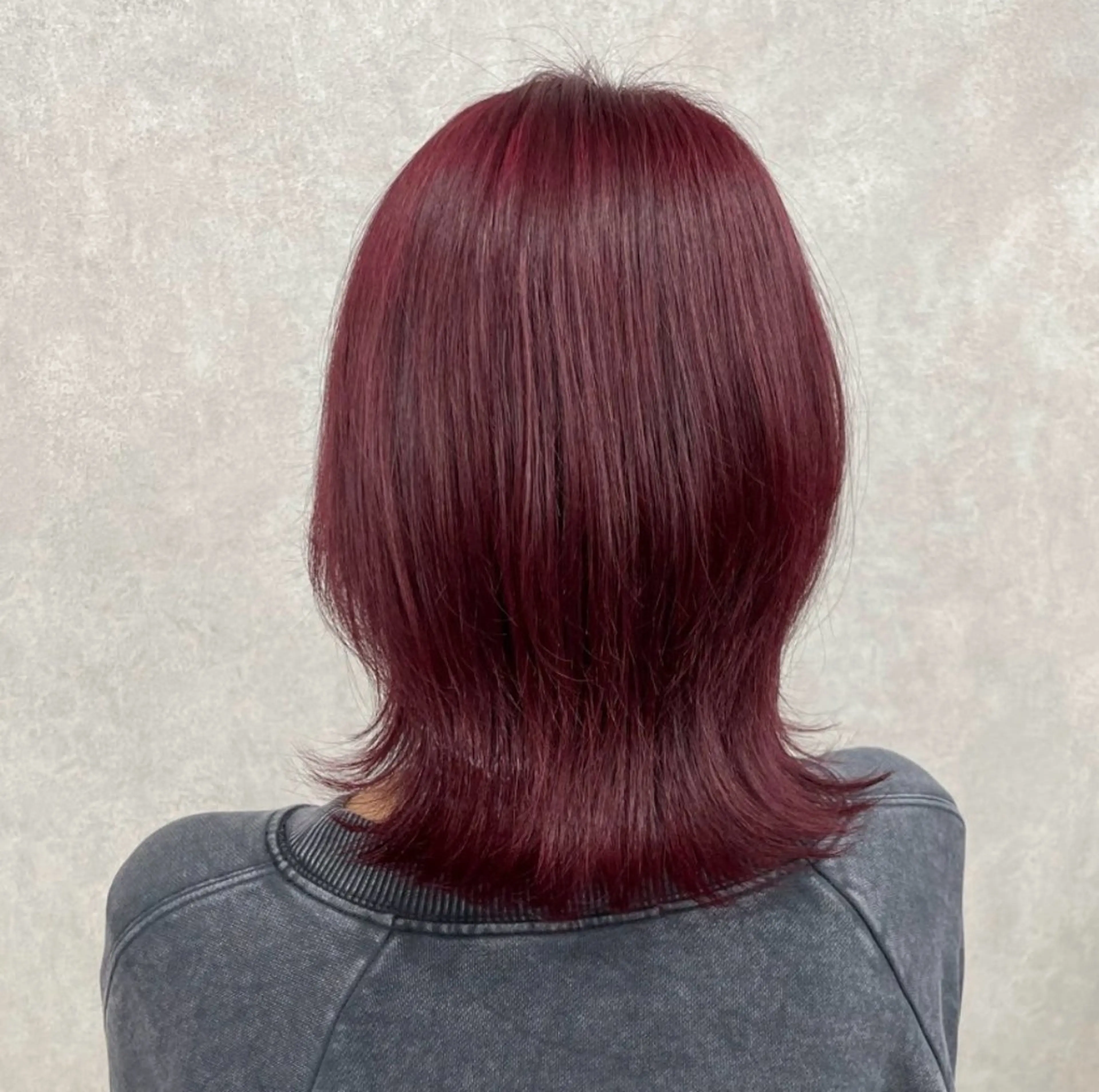 ミディアム カラー 佐藤 琴海のヘアスタイル