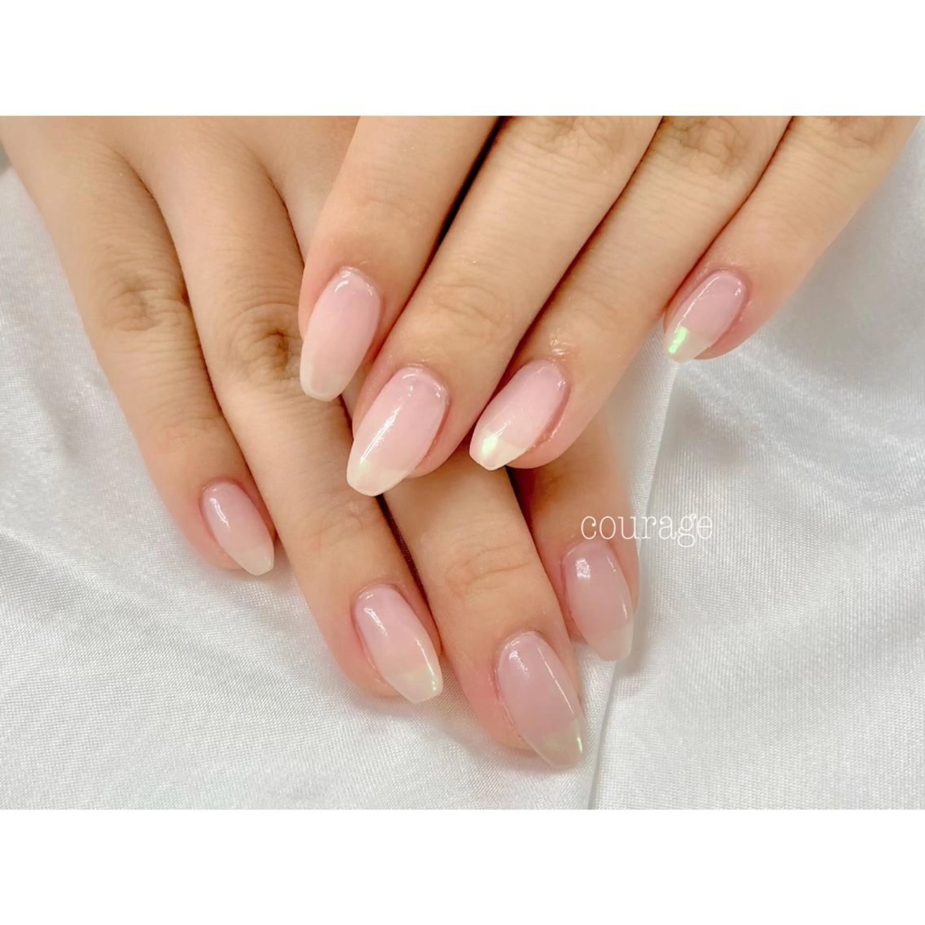 ネイル オーロラネイル フレンチネイル ネイルサロンcourage所属・ネイルサロン courageのネイルデザイン