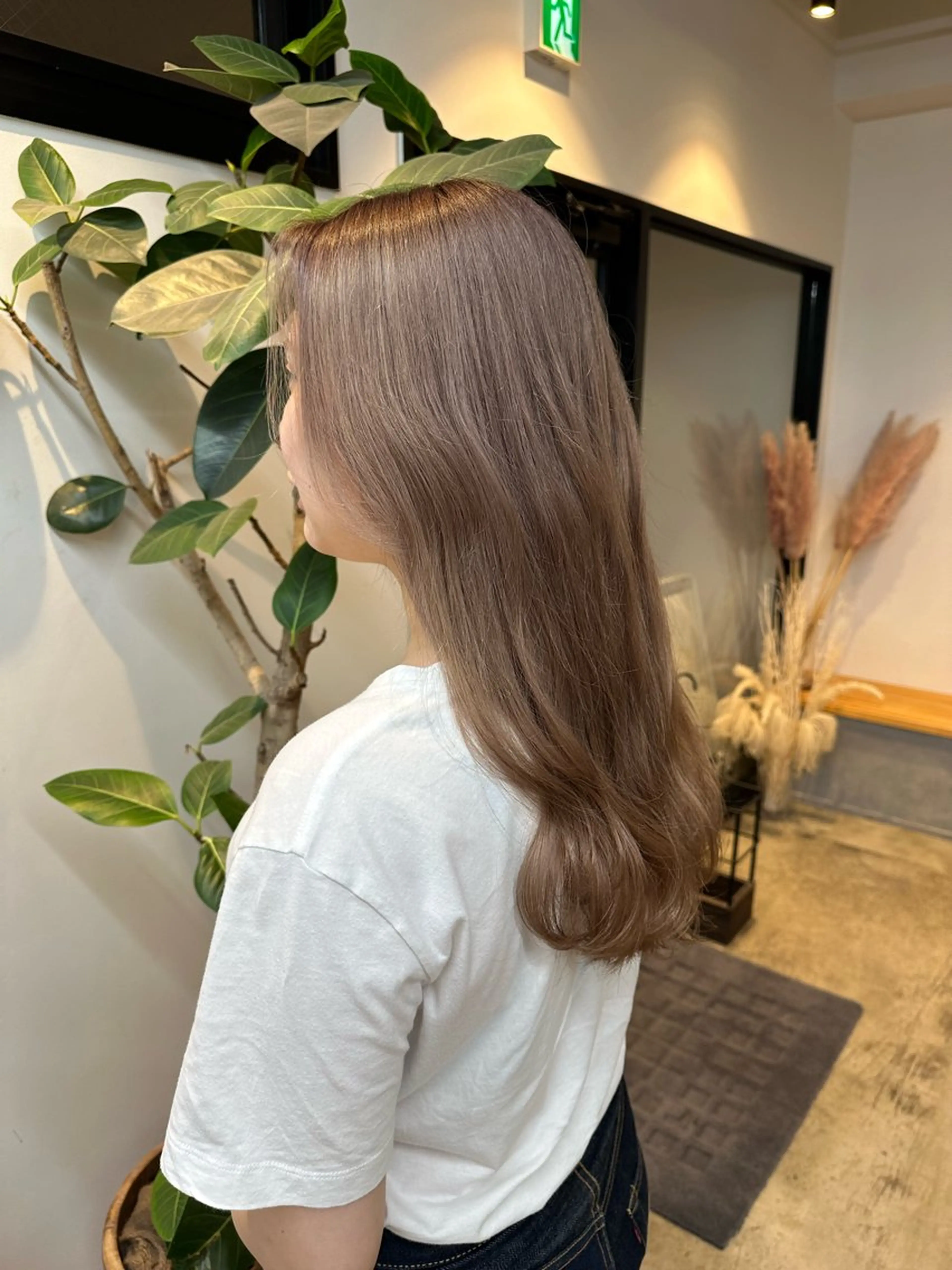 セミロング カラー yuika .のヘアスタイル