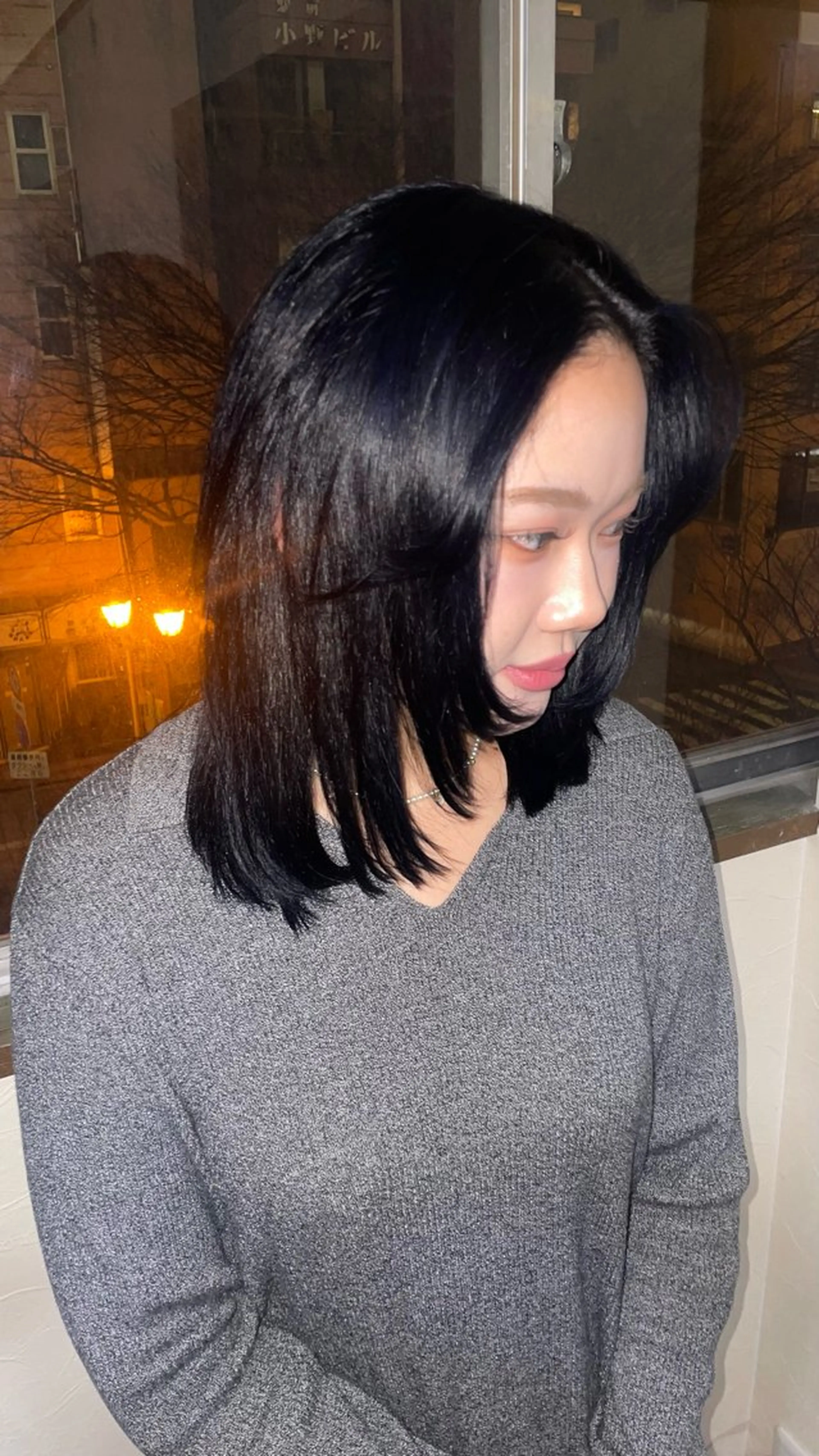 カラー 黒髪 ブルーカラー ブルーブラック ヘアカラー CAPSULE Anjuのヘアスタイル