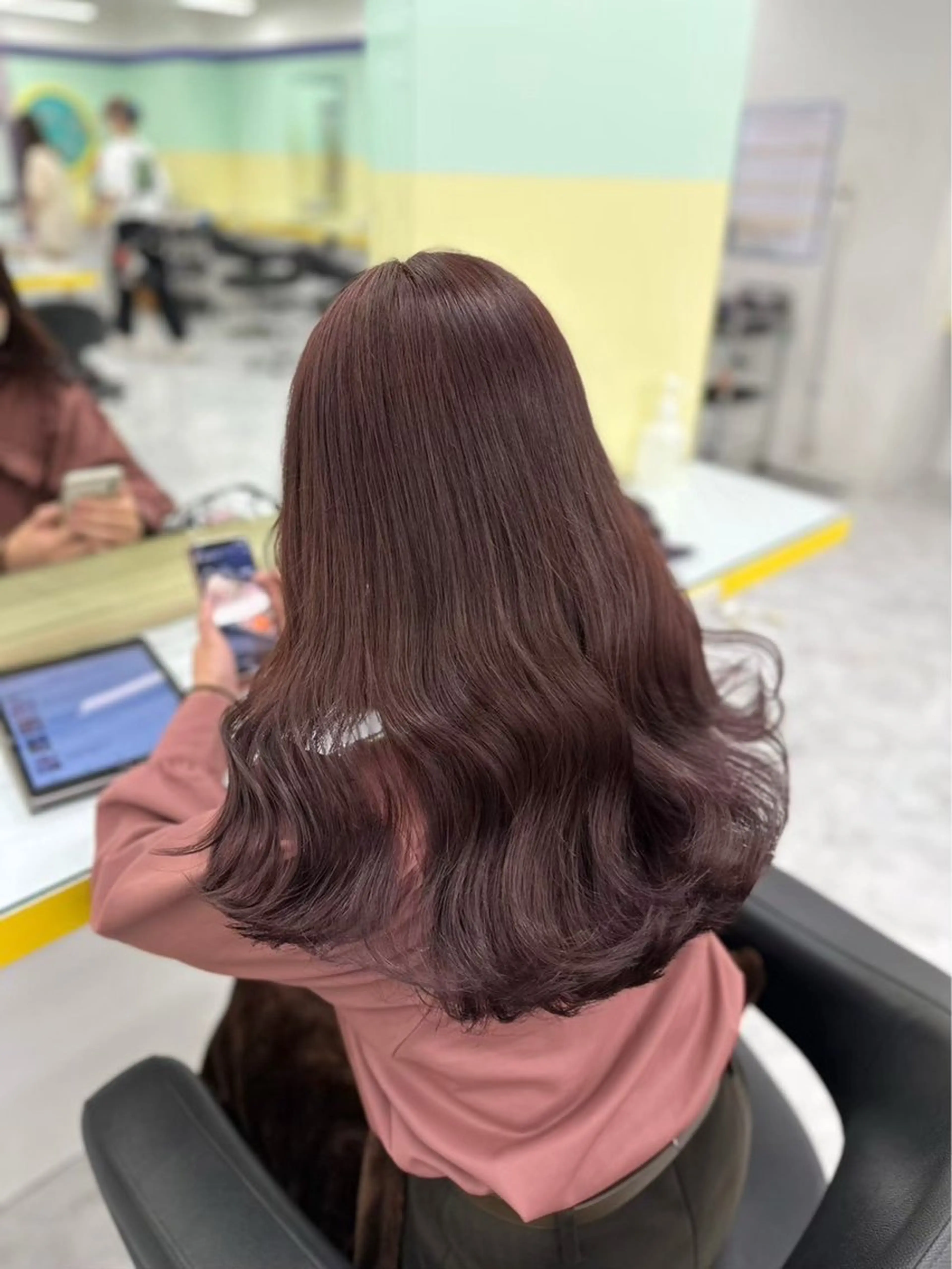 ロング カラー ベージュカラー ブリーチ 透明感カラー ダブルカラー 髪質改善 ヘアカラー 透明感🤍レイヤー ベージュ‎🤍ピンクのヘアスタイル