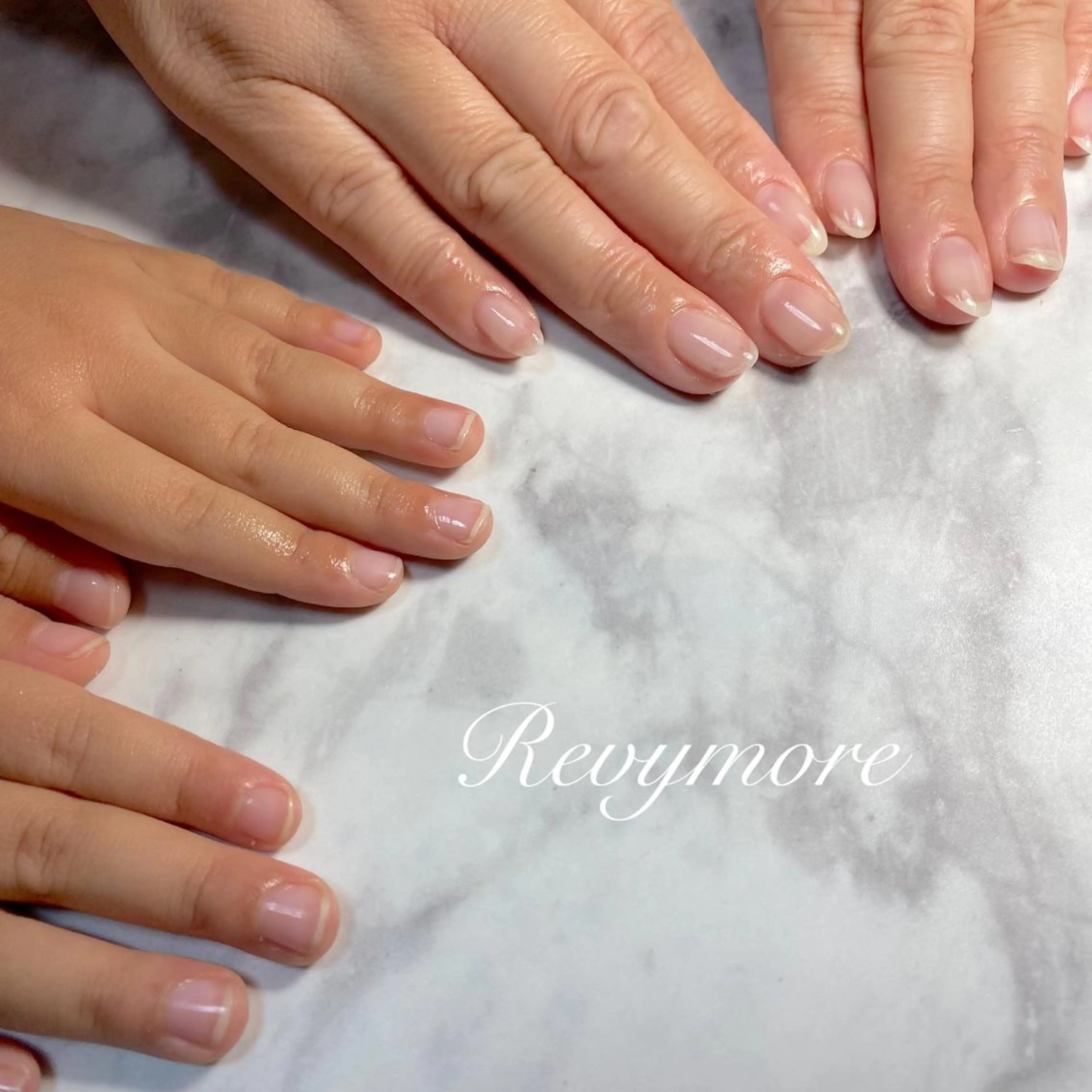 ミディアム ネイル 韓国風ヘア クリアネイル ジェルネイル キラキラネイル 韓国ネイル nail salon Revymore所属・nail salon Revymoreのネイルデザイン
