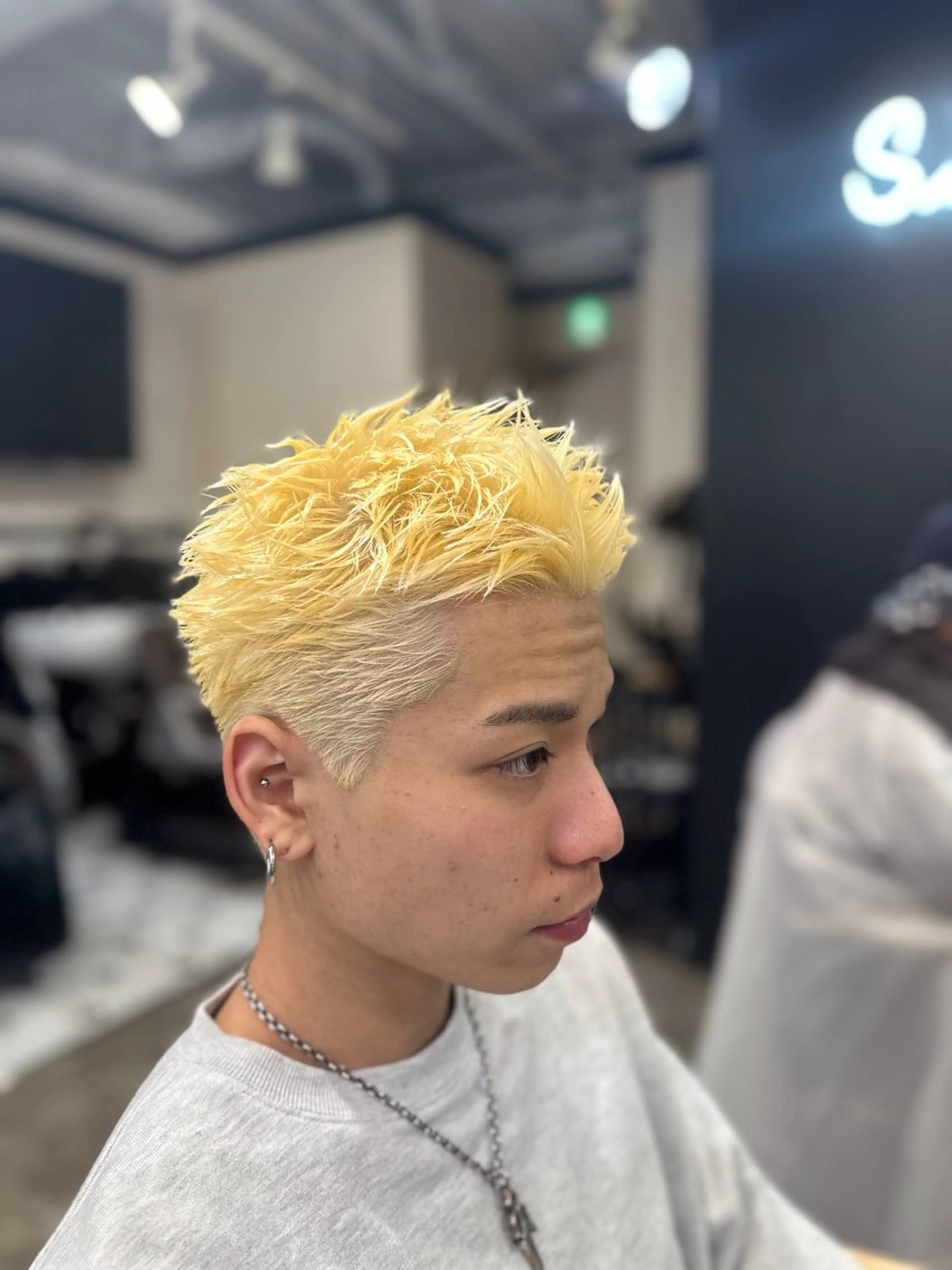 ショート カラー メンズ メンズブリーチ メンズハイトーン スパイキーショート ブリーチ ハイトーンカラー カット ヘアカラー トリートメント lana hair 新宿/髪質改善のヘアスタイル