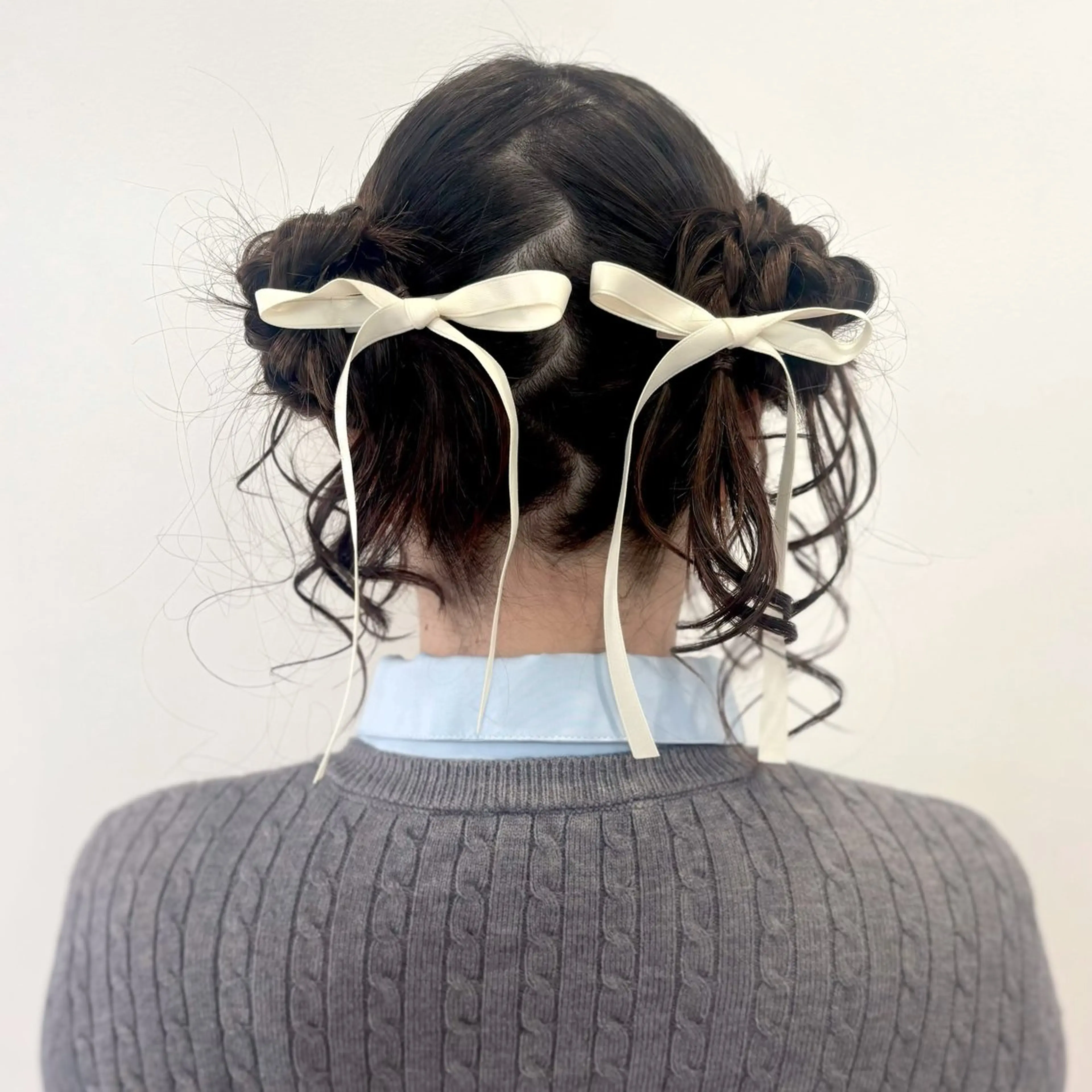 セミロング ヘアアレンジ お団子ヘア 🍯Ayu/ハイトー ン/ブリーチ/ヘアメのヘアスタイル