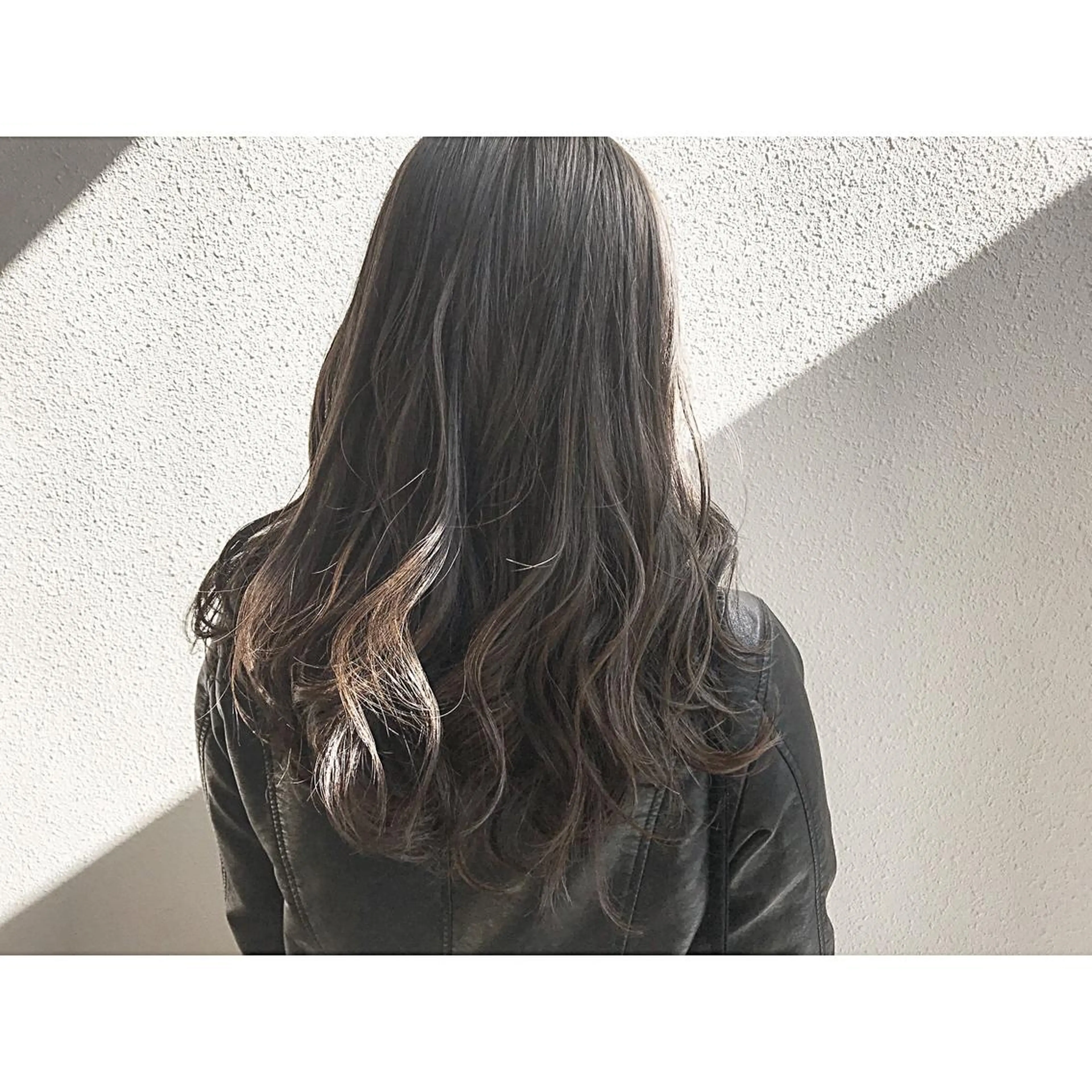 セミロング カラー アディクシーカラー ハイライトカラー ハイライト カット ヘアカラー トリートメント 荒木 拓也のヘアスタイル