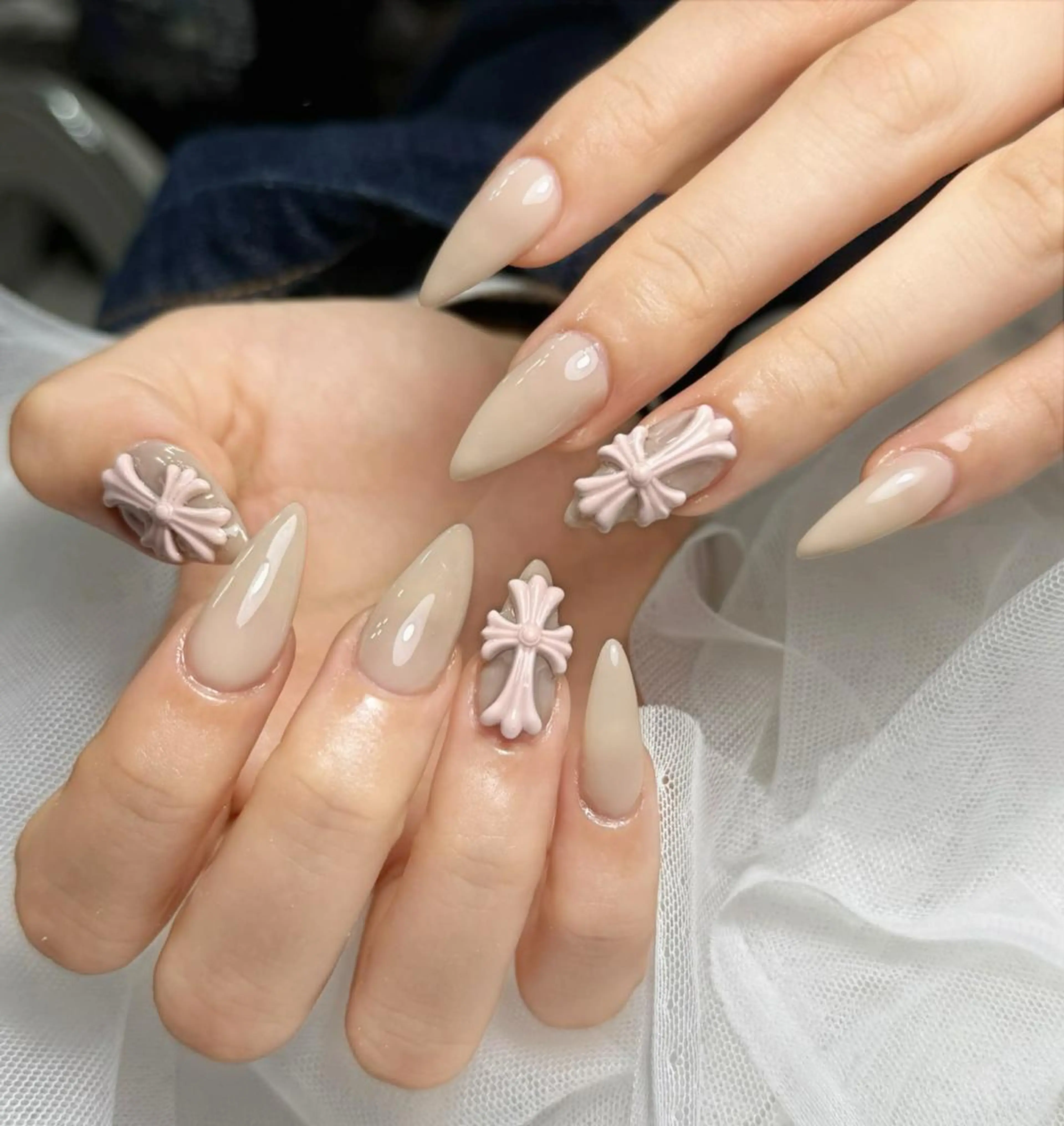 ロング カラー ベージュカラー グラデーションカラー ピンクカラー 韓国風ヘア ハンドネイル Bling Salonのネイルデザイン