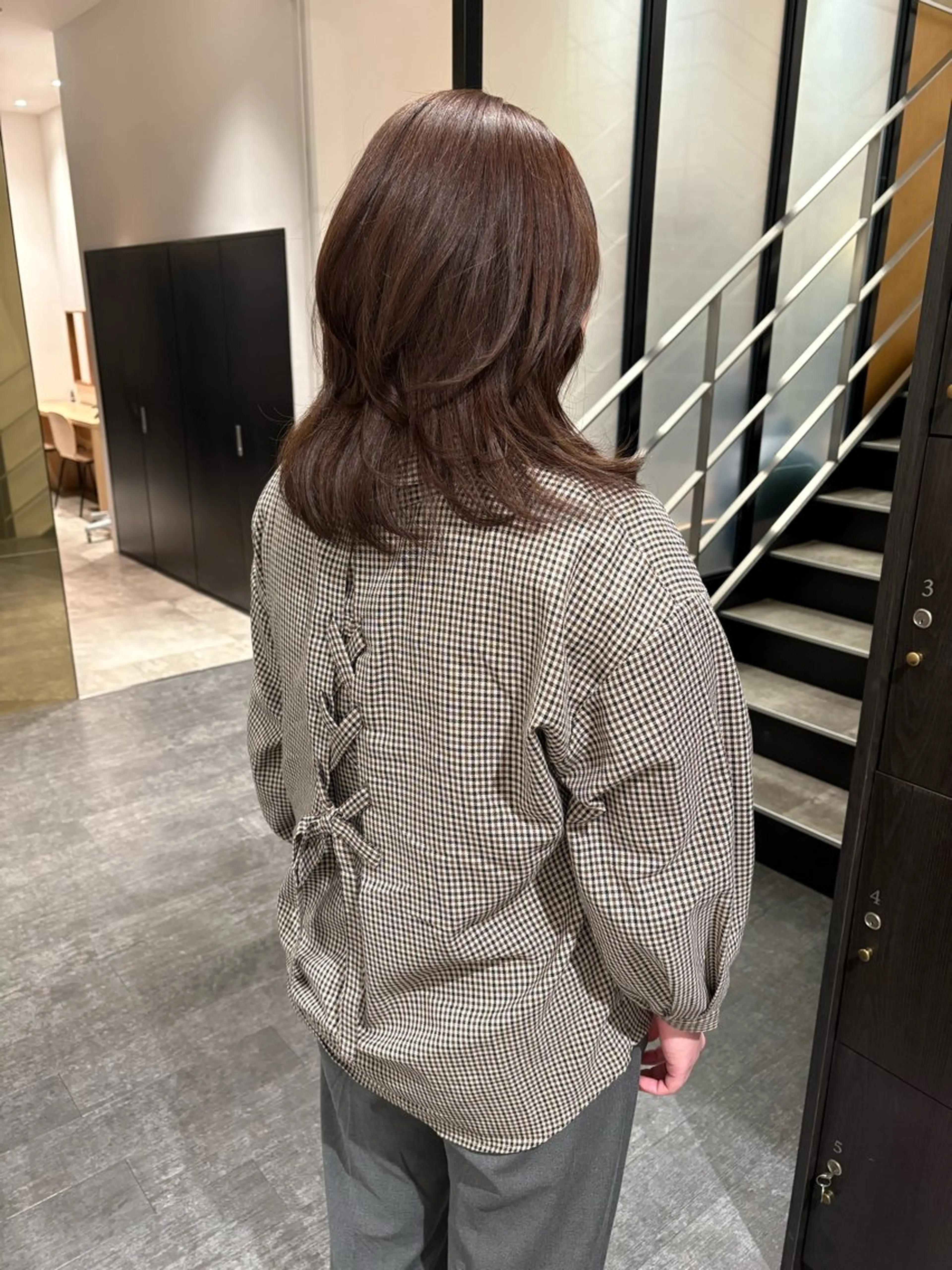 ミディアム カラー くびれヘア 顔周りカット くびれレイヤー レイヤーカット カット ヘアカラー mao | 柔らか艶カラー🫧のヘアスタイル