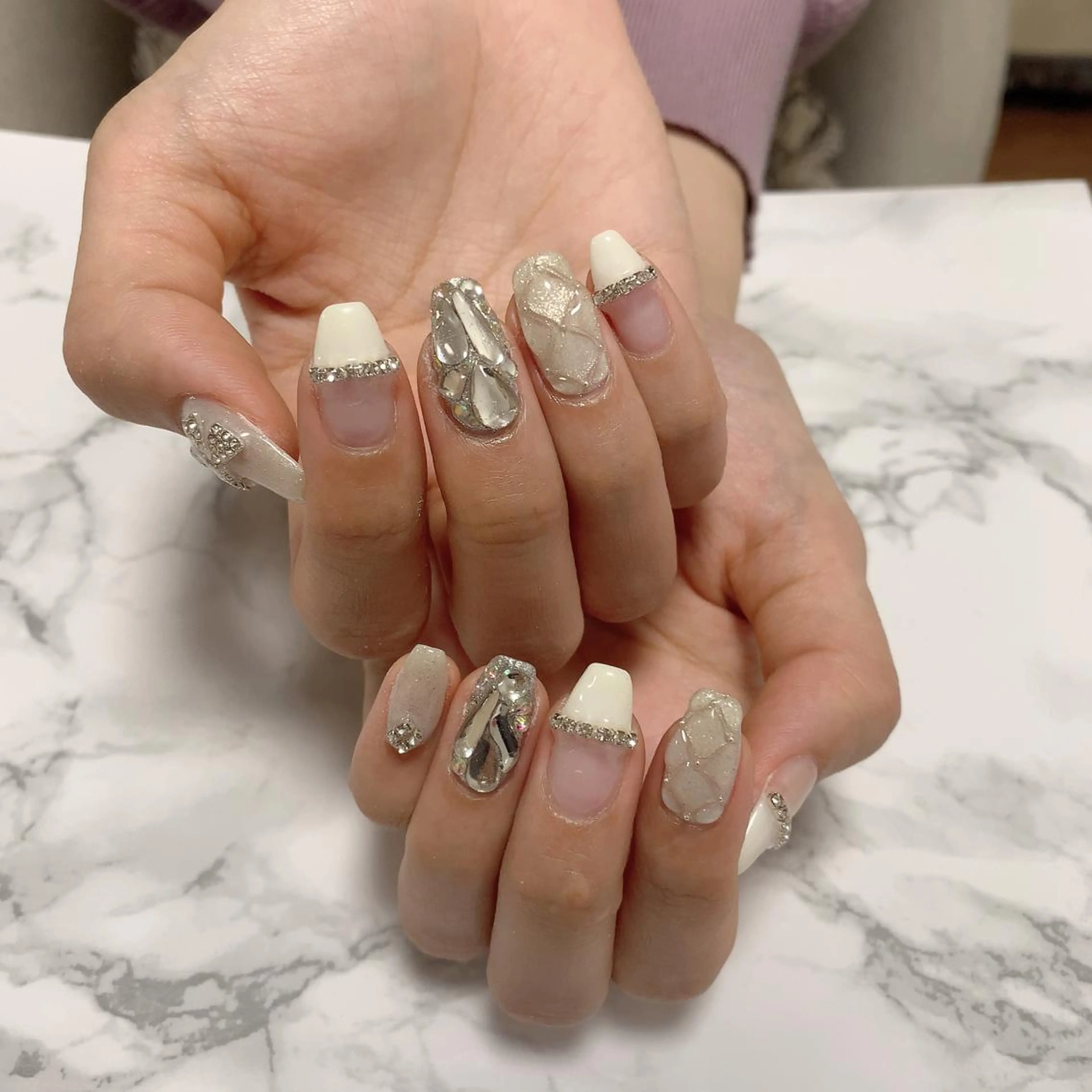 ネイル はな💎ネイル ワンホン、長さ出しのネイルデザイン