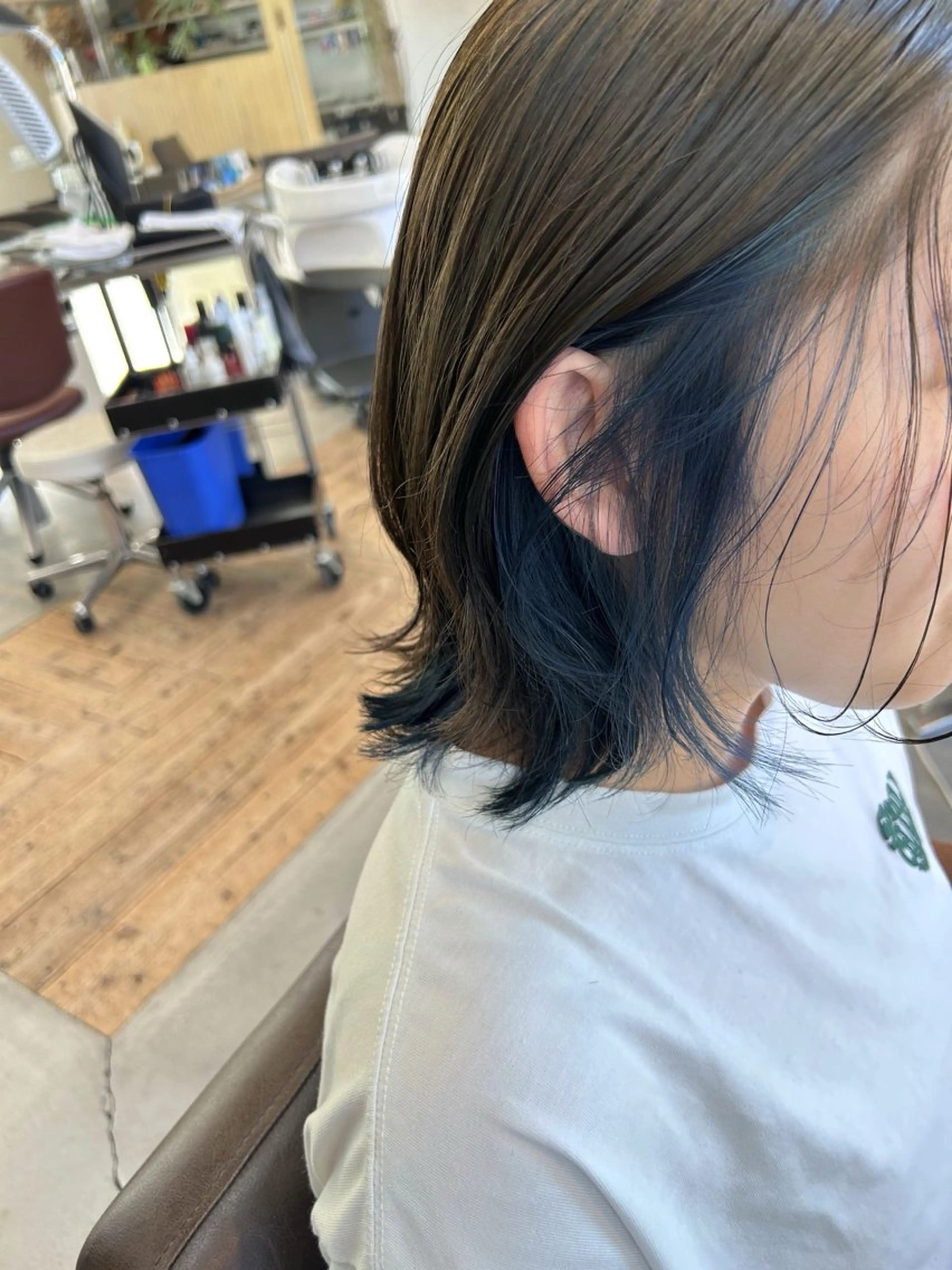 カット＋インナーカラー(全体カラー込み)の写真