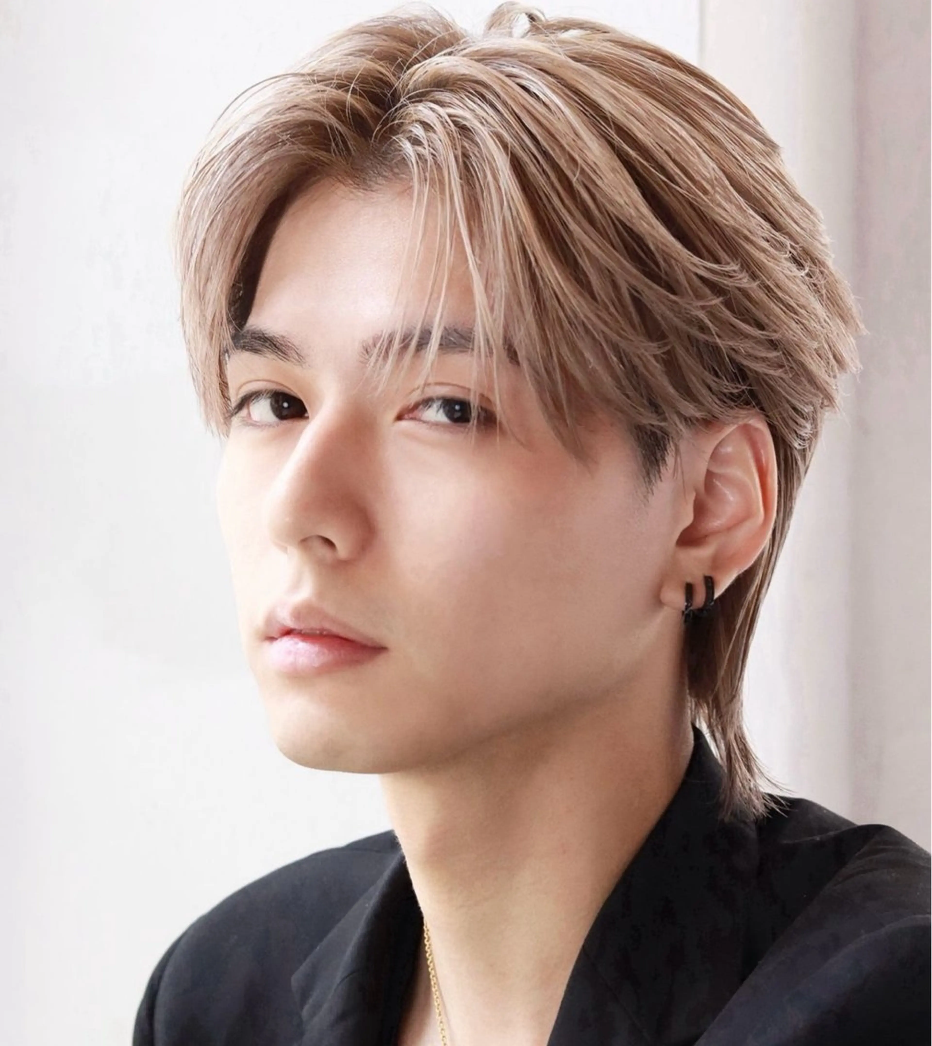 ショート カラー メンズ メンズブリーチ センターパート ベージュカラー ブリーチ ヘアカラー ハイライトパーマ👑 パーマ特化🌀舜貴のヘアスタイル