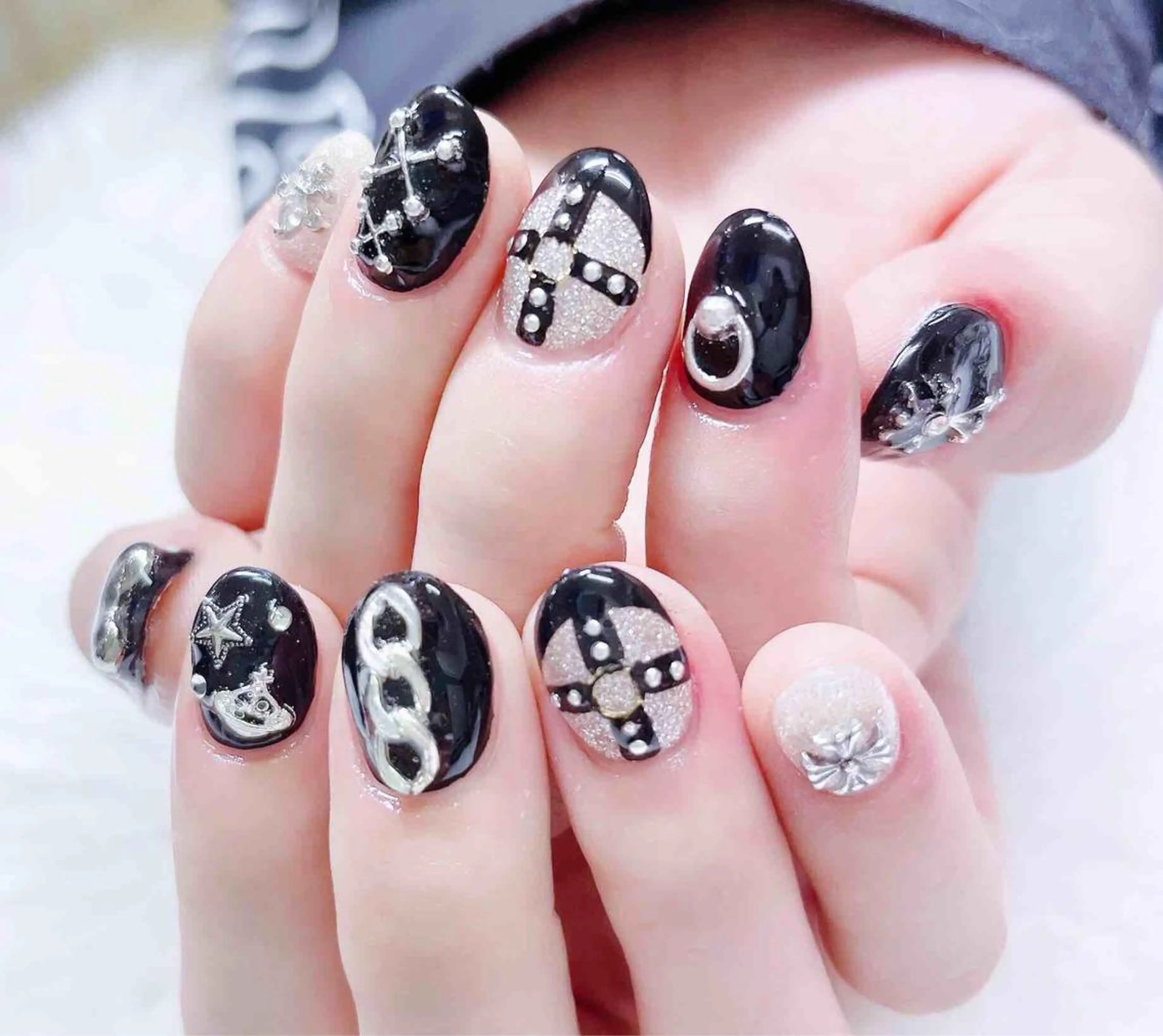 ネイル ハンドネイル MoonNail ユリ🌸のネイルデザイン