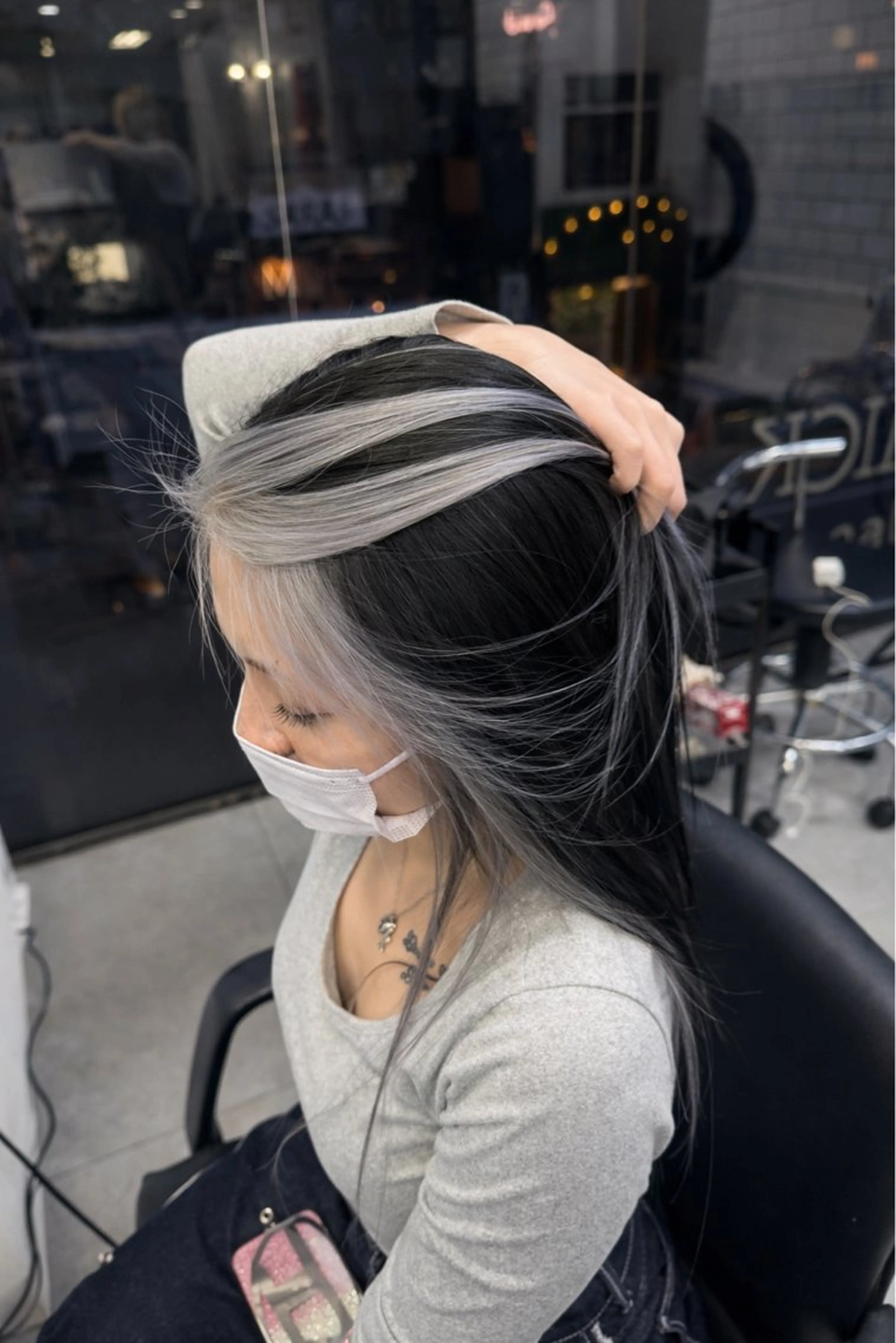 ロング カラー 黒髪 ブリーチ デザインカラー ハイトーンカラー インナーカラー 蔭山 幸奈のヘアスタイル