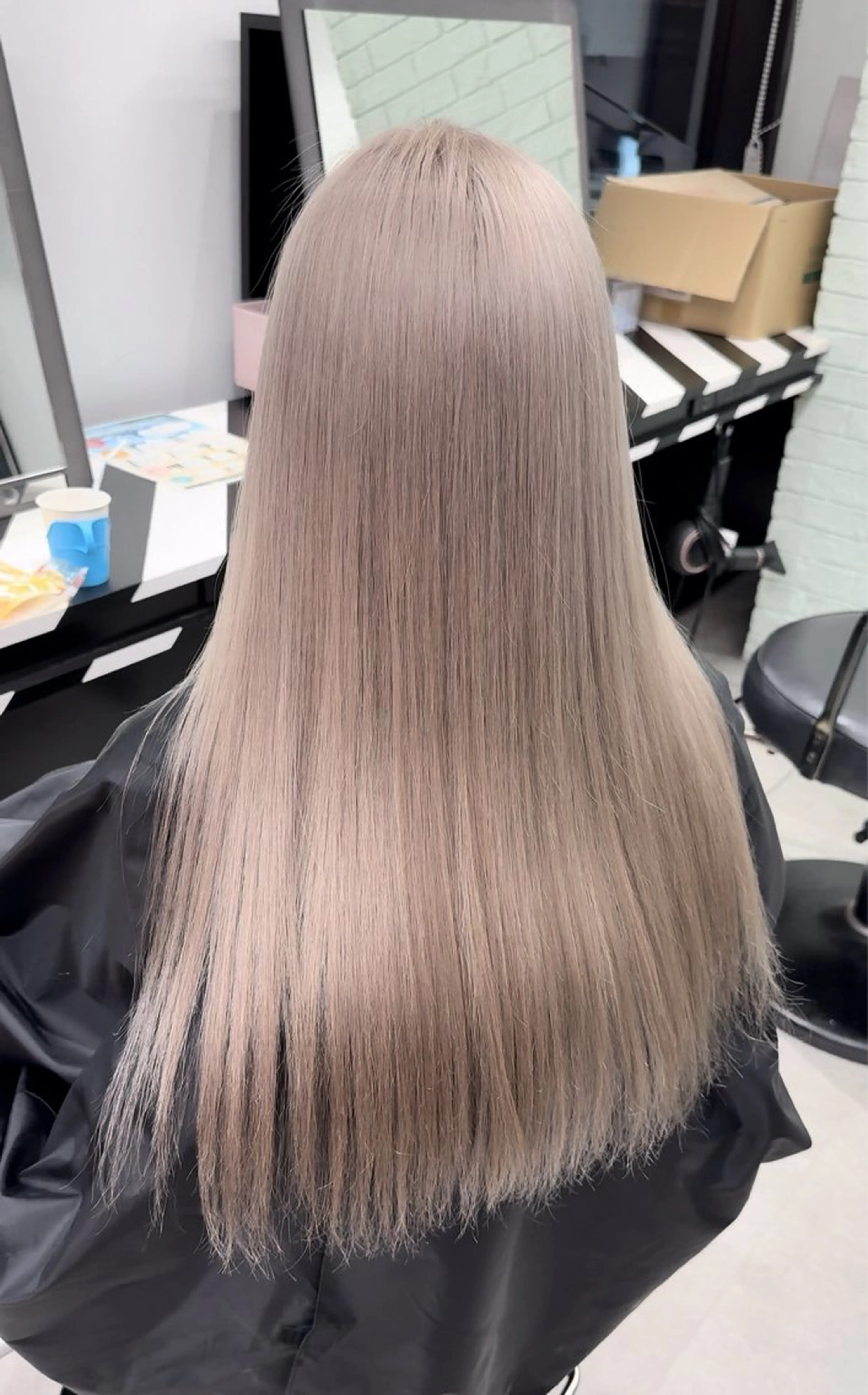 ロング ヘアカラー 🇰🇷韓国風ハイ トーンKANA🖤のヘアスタイル