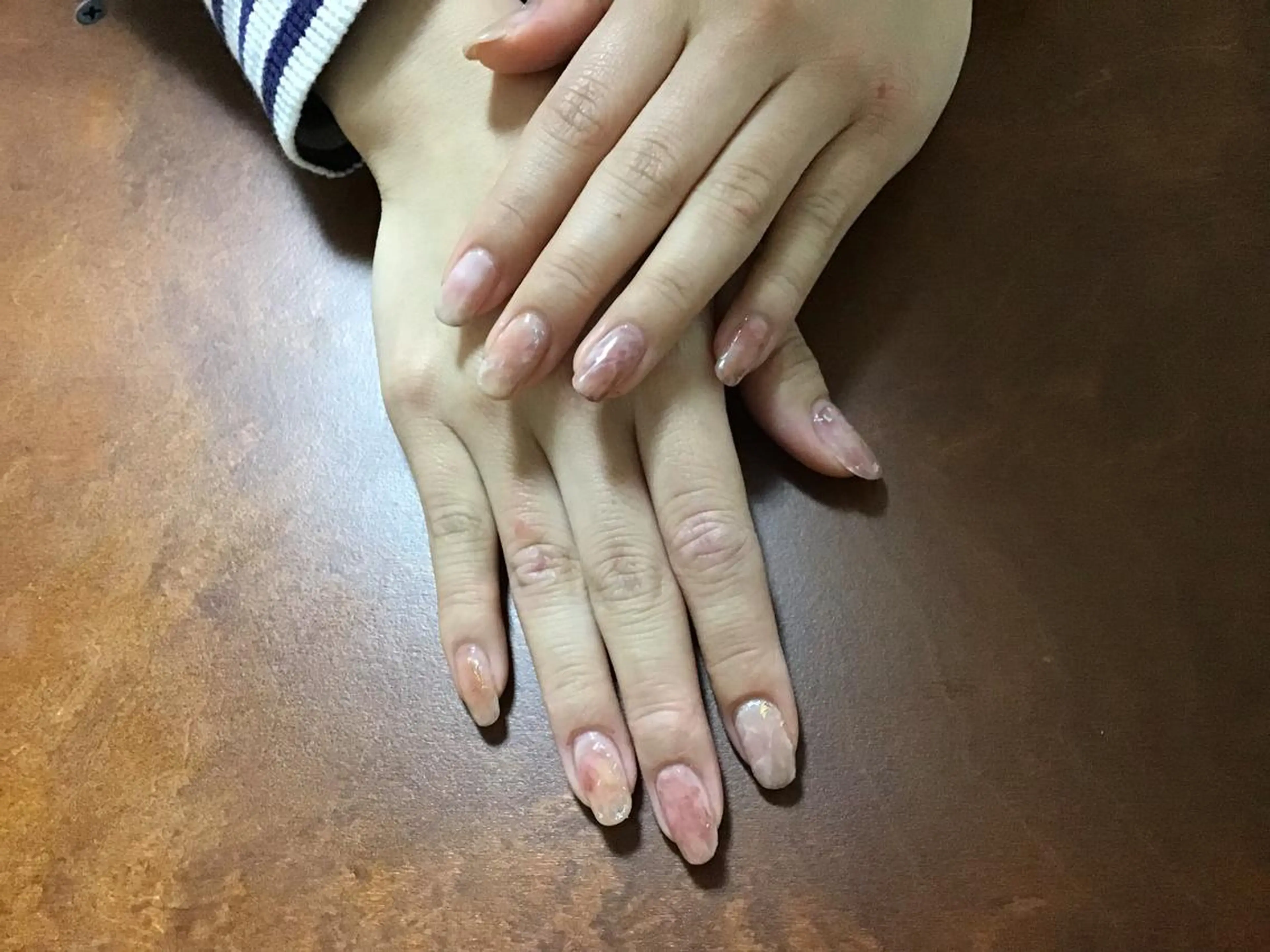 ネイル ニュアンスネイル シルバー gui amichanのネイルデザイン